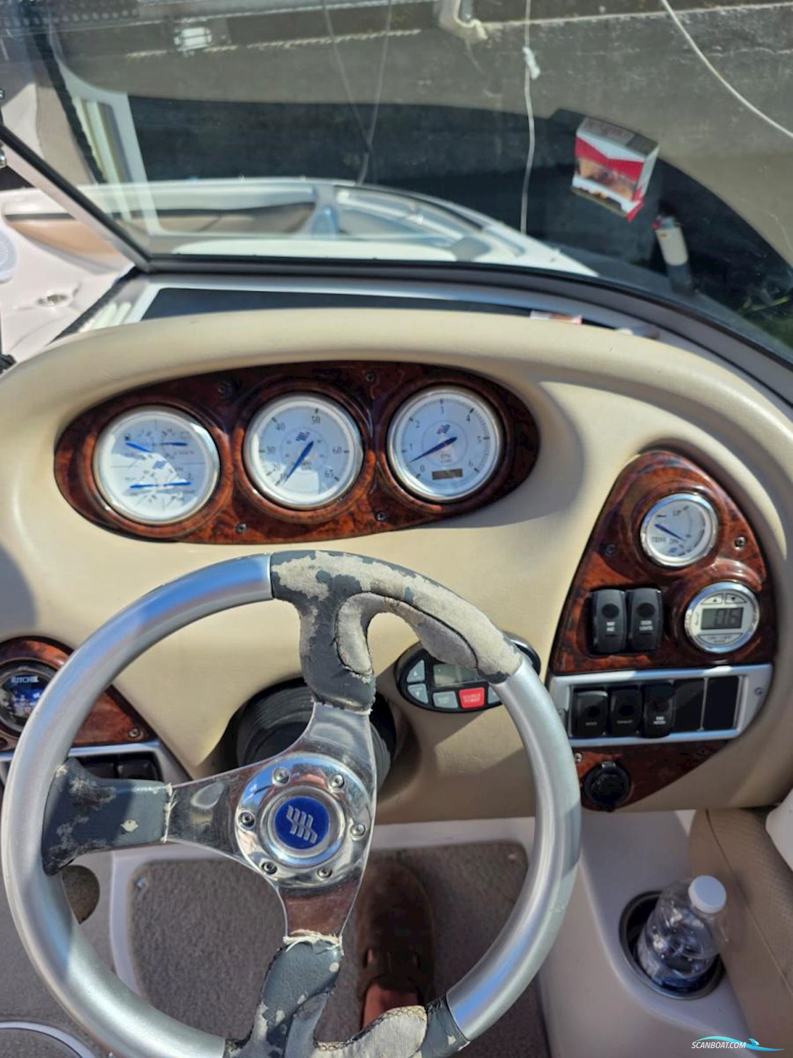Four Winns  240 Horizon Bowrider