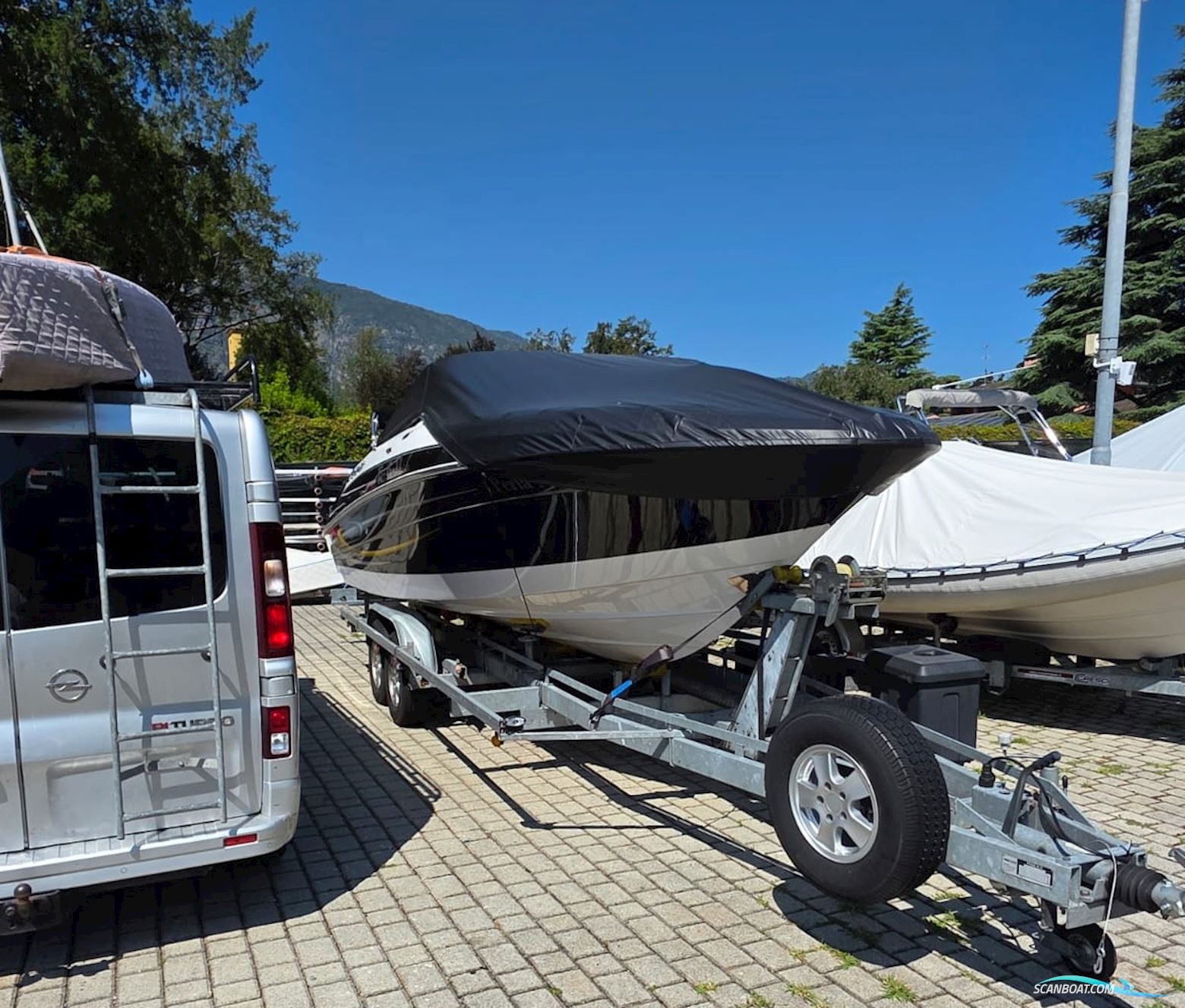 Four Winns  240 Horizon Bowrider
