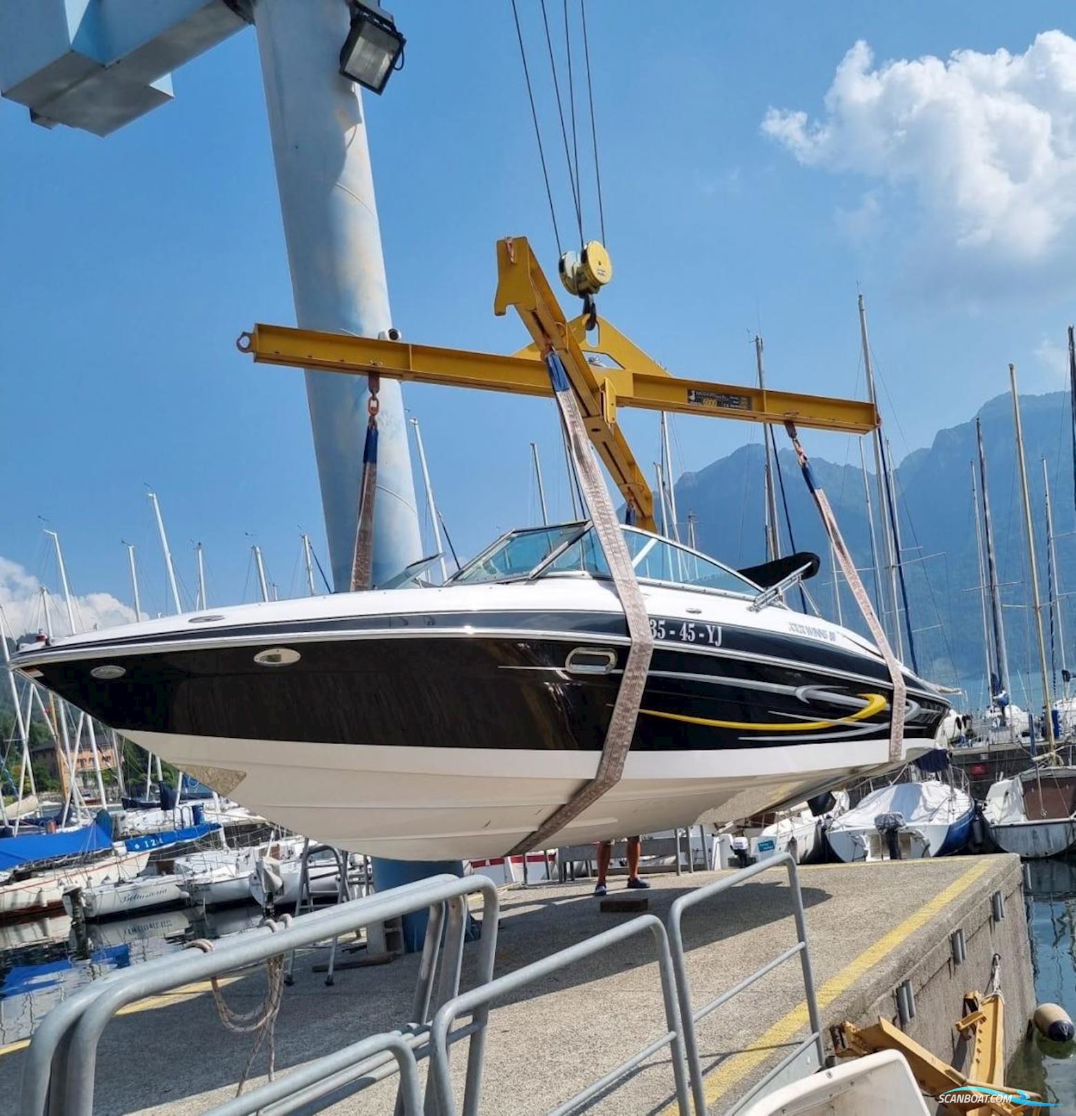 Four Winns  240 Horizon Bowrider