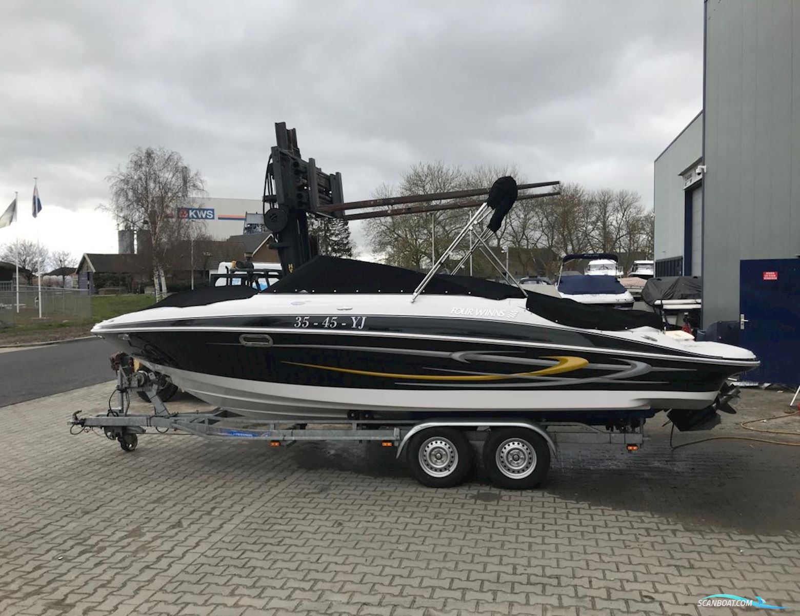 Four Winns  240 Horizon Bowrider