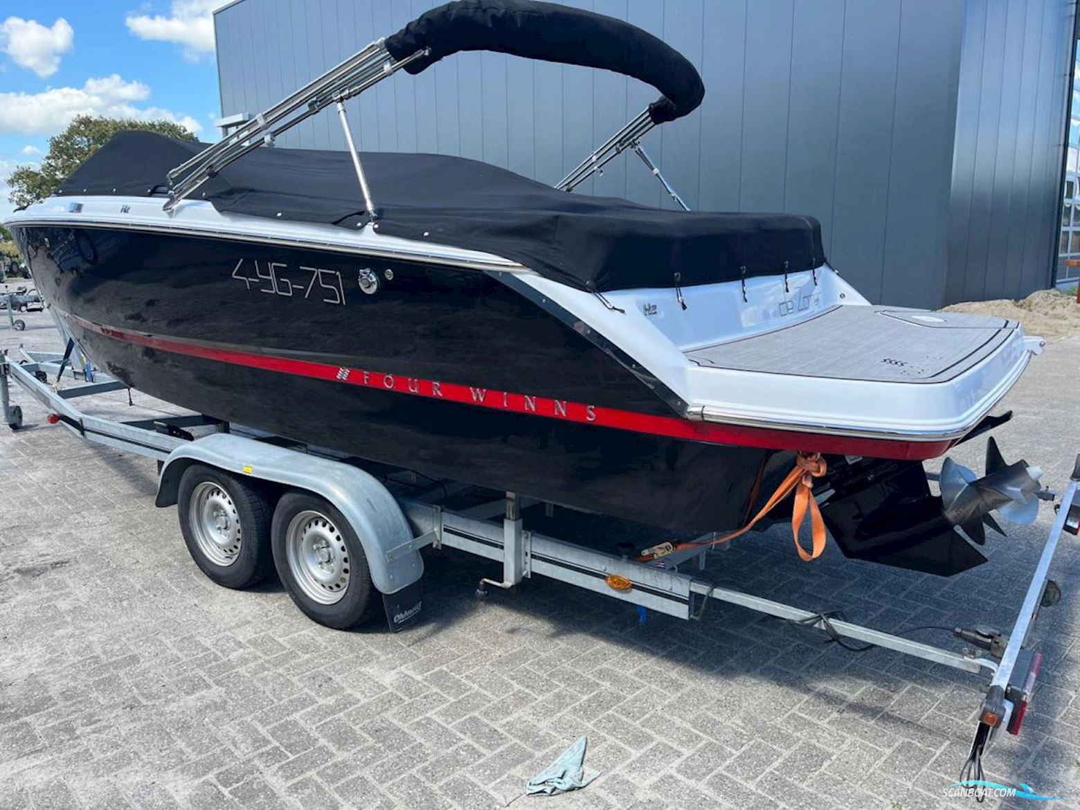 Four Winns  H2 Bowrider met boegschroef