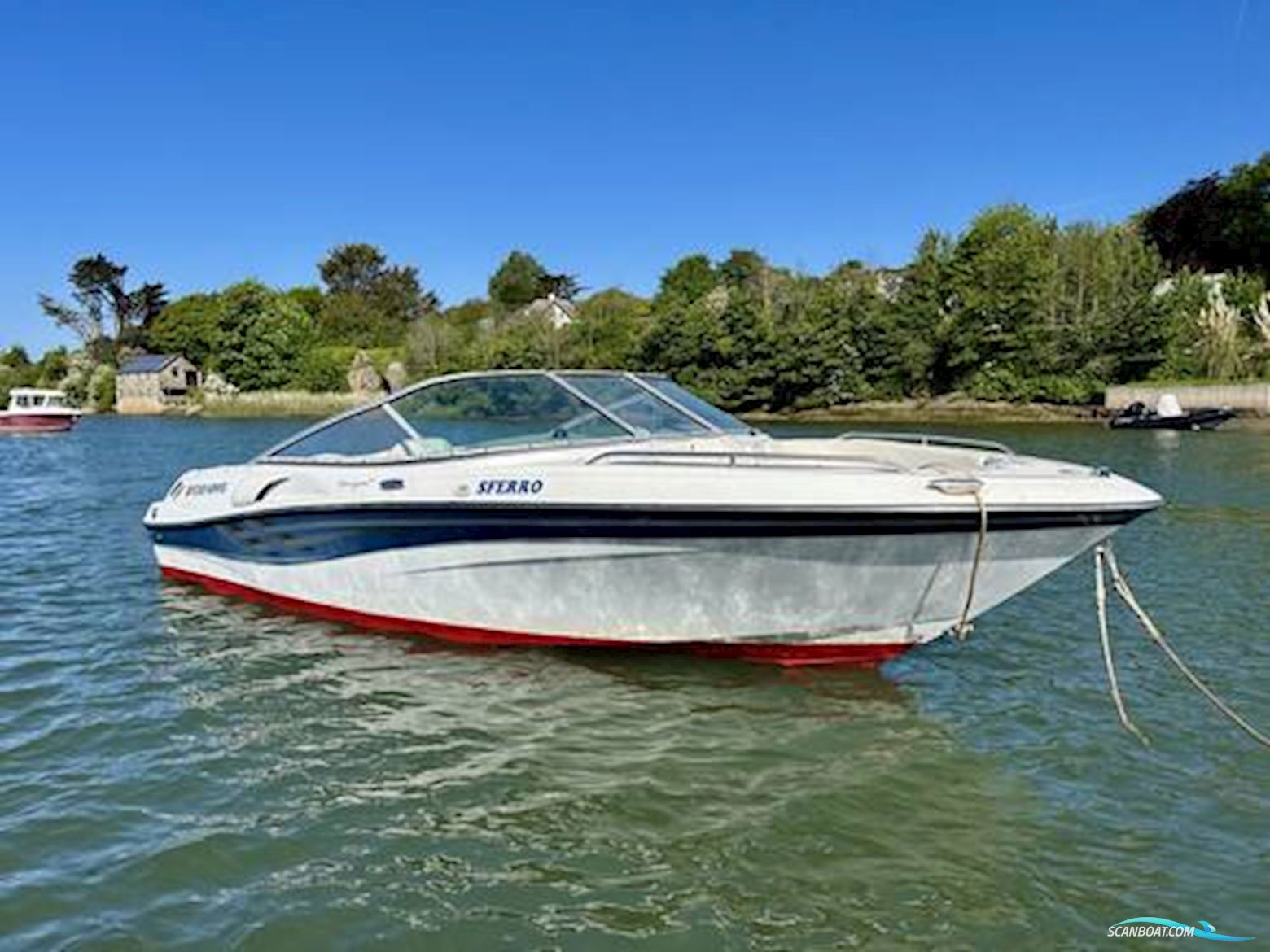 Four Winns 210 Horizon Motorboat 2000, with Volvo Penta 5.0Gi V8 engine, United Kingdom