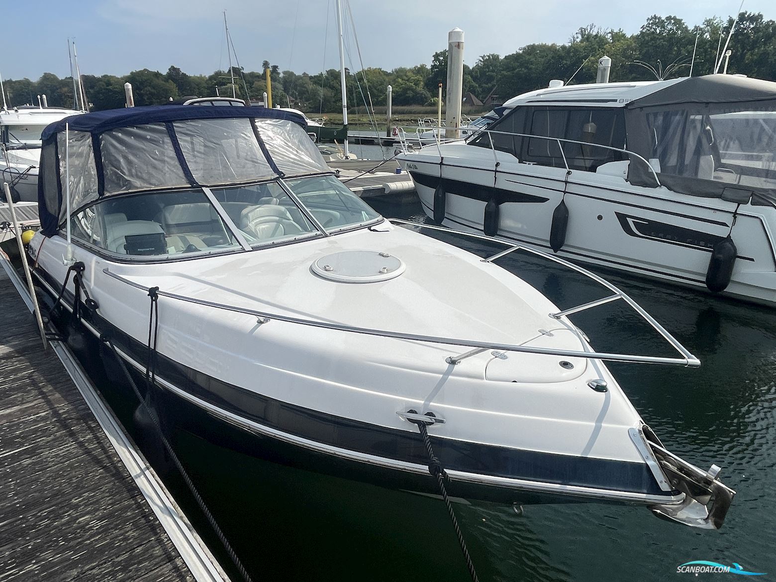 Four Winns 255 Sundowner Motorboat 2006, with Volvo Penta engine, United Kingdom