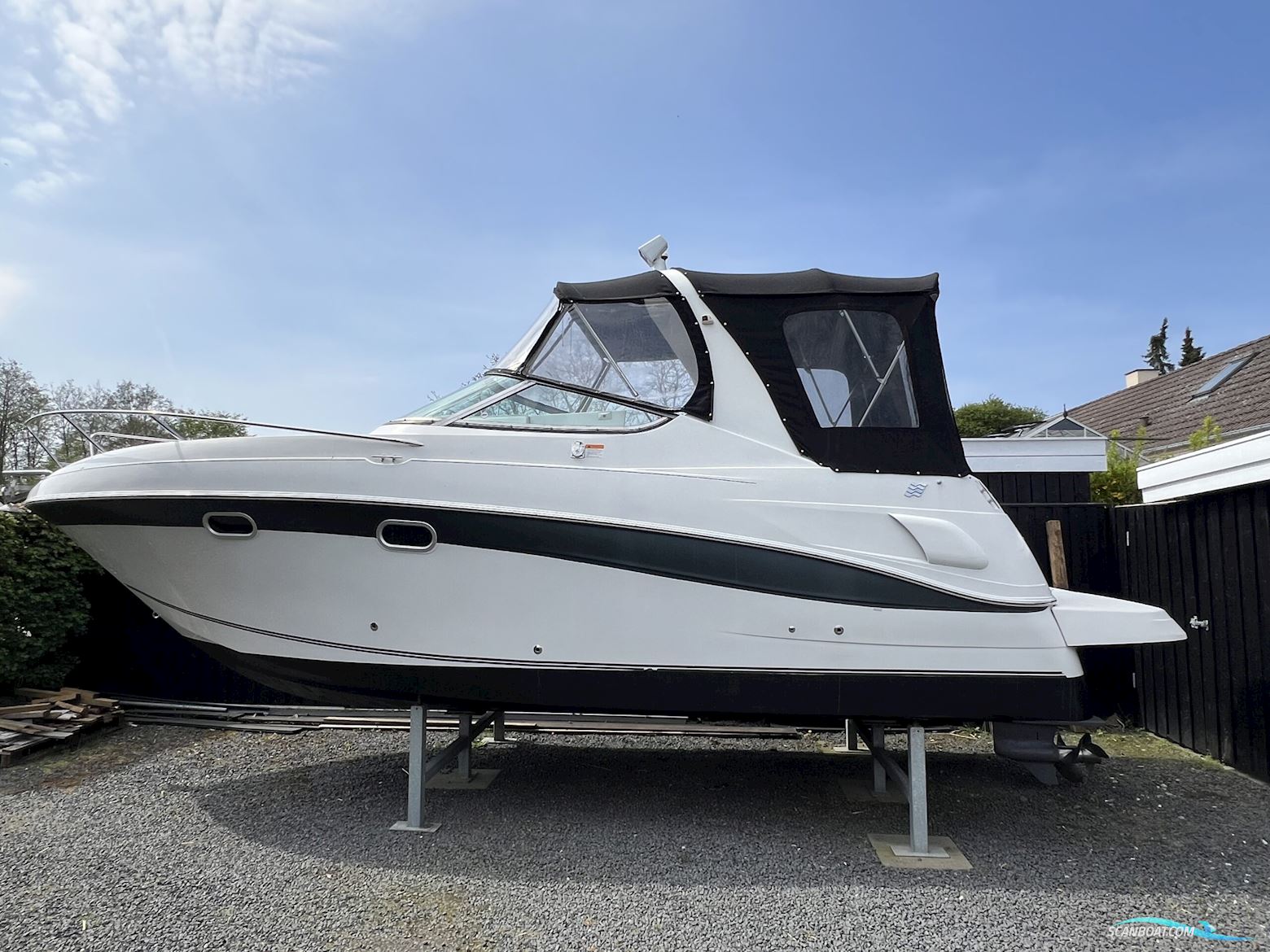 Four Winns 268 Vista Motorboat 2002, with Volvo Penta  8.1 GI-B engine, Denmark