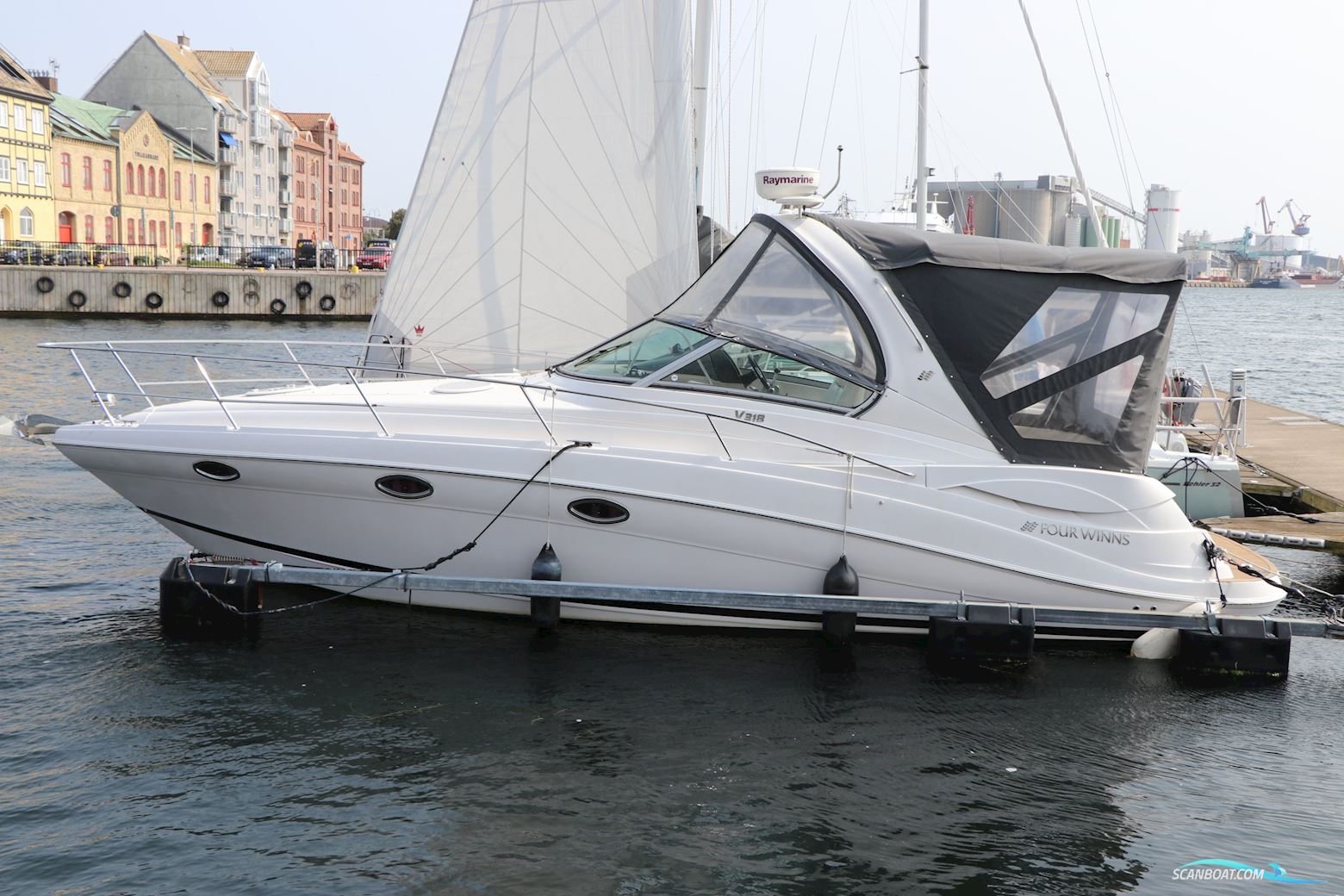 Four Winns 318 Vista Motorboat 2007, with Volvo 5.0 GX1 2x 270 HP engine, Sweden