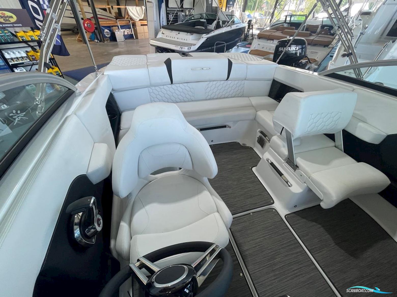 Four Winns H2 Bowrider Met Boegschroef