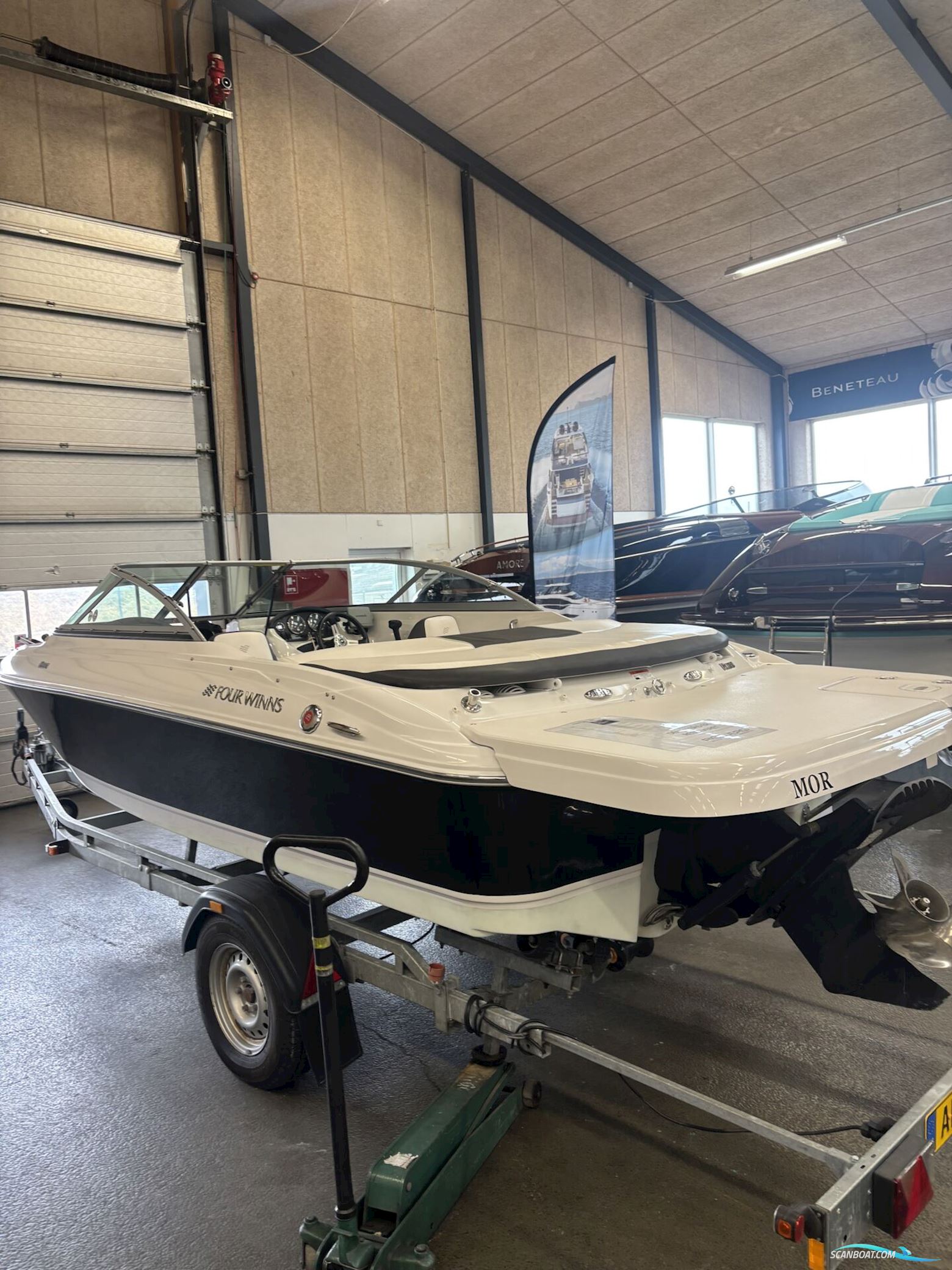 Four Winns H2011 –