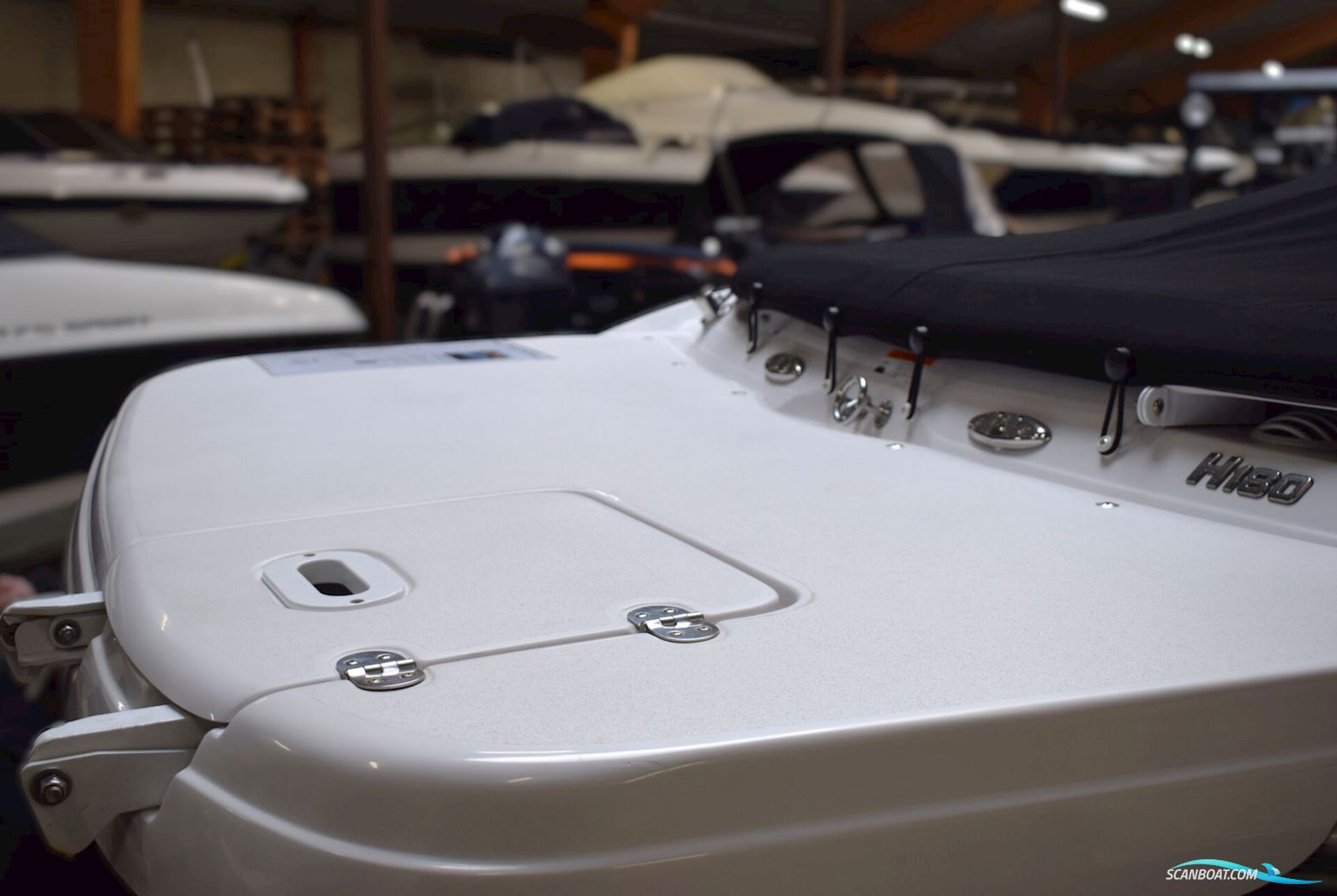 Four Winns H2011 –