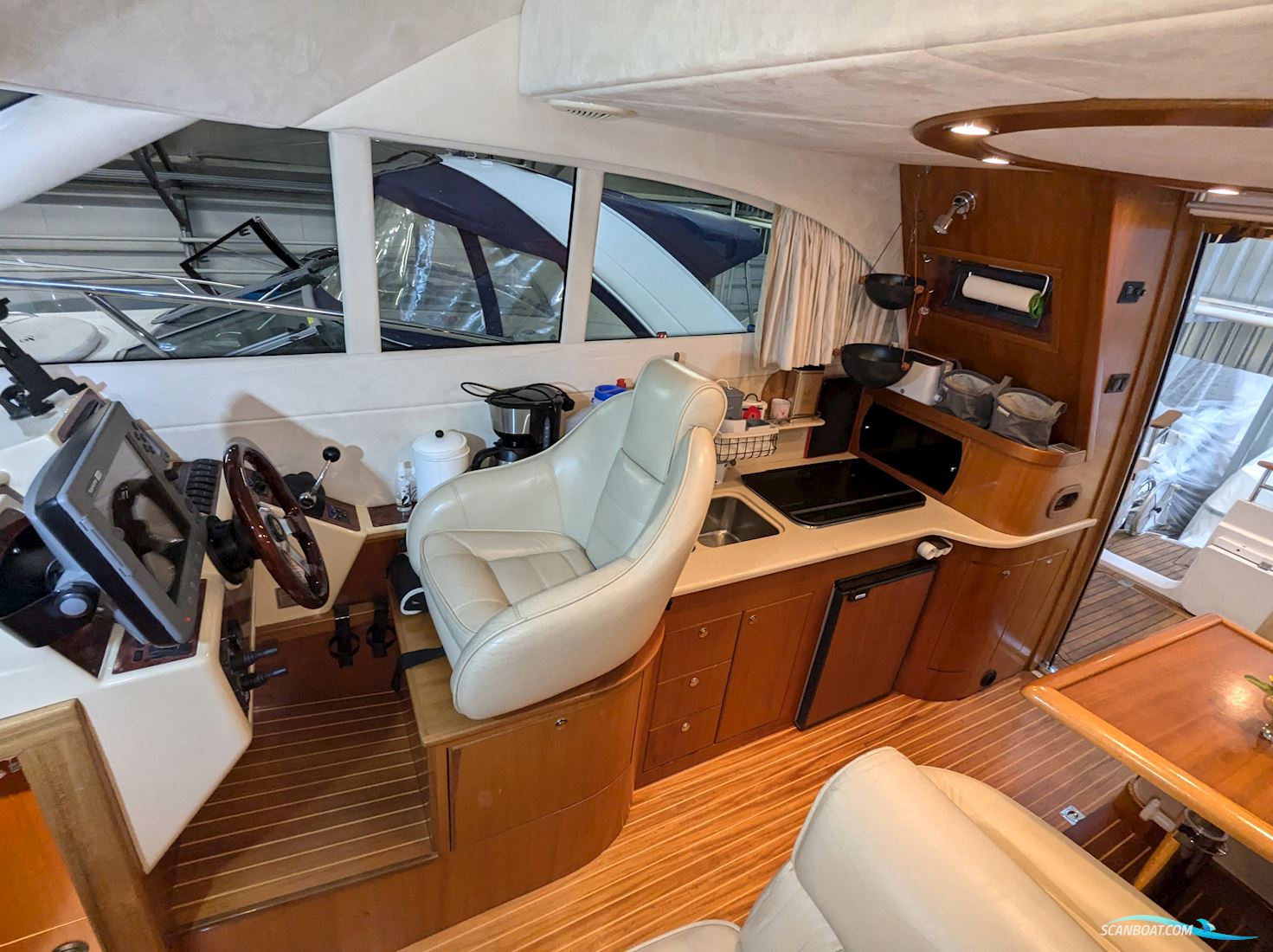 Galeon 330 Fly