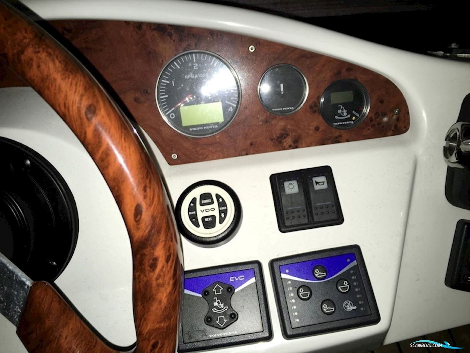 Galeon 330 Fly