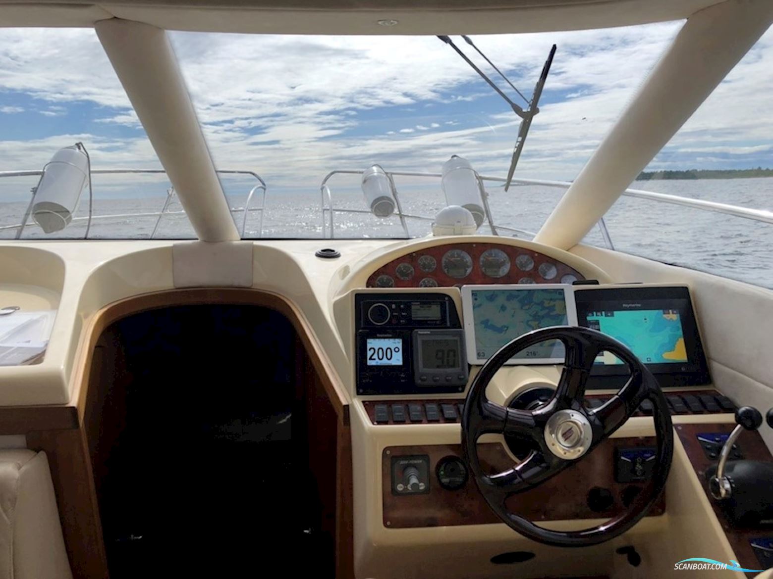 Galeon 330 Fly