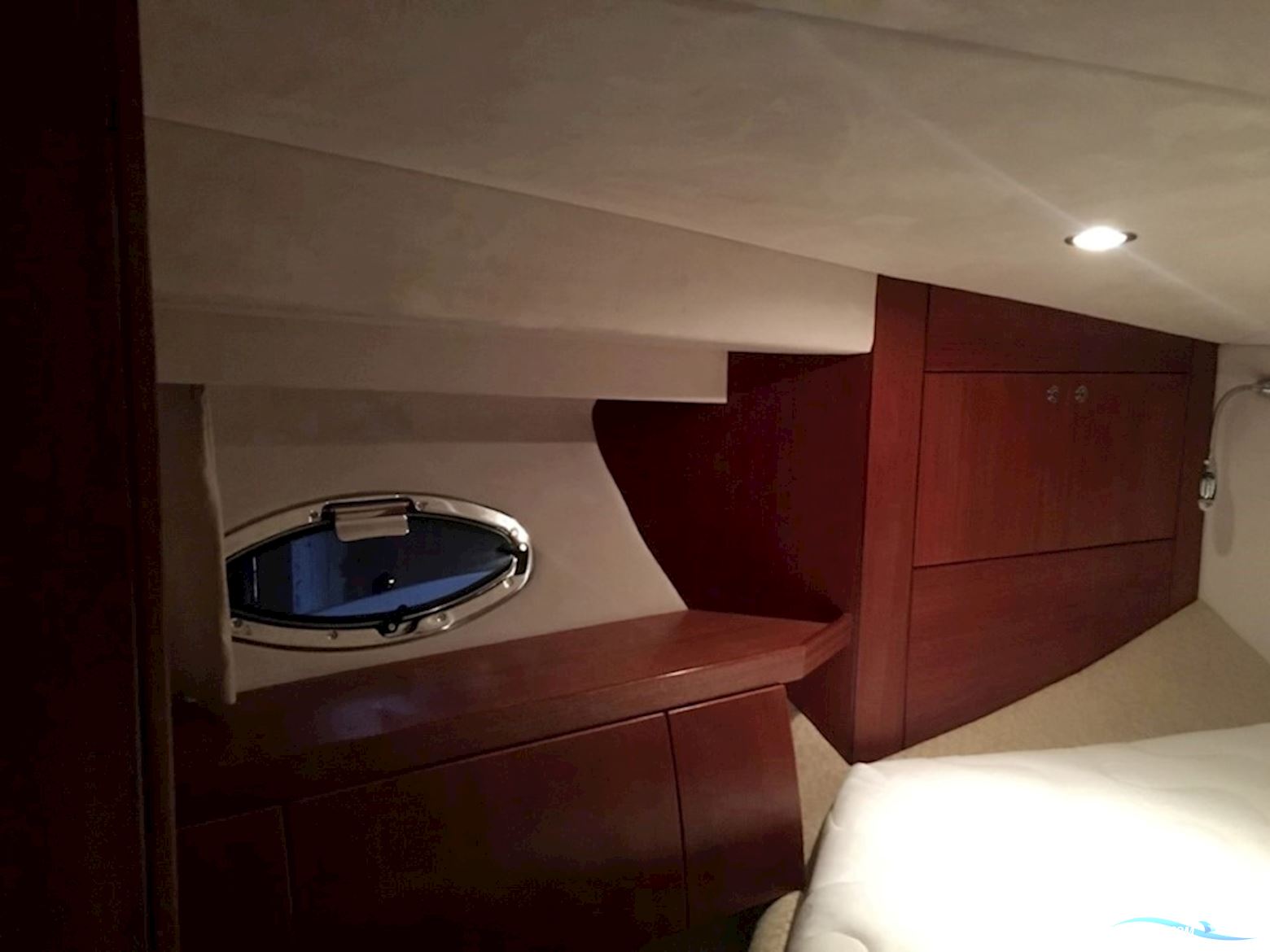 Galeon 330 Fly