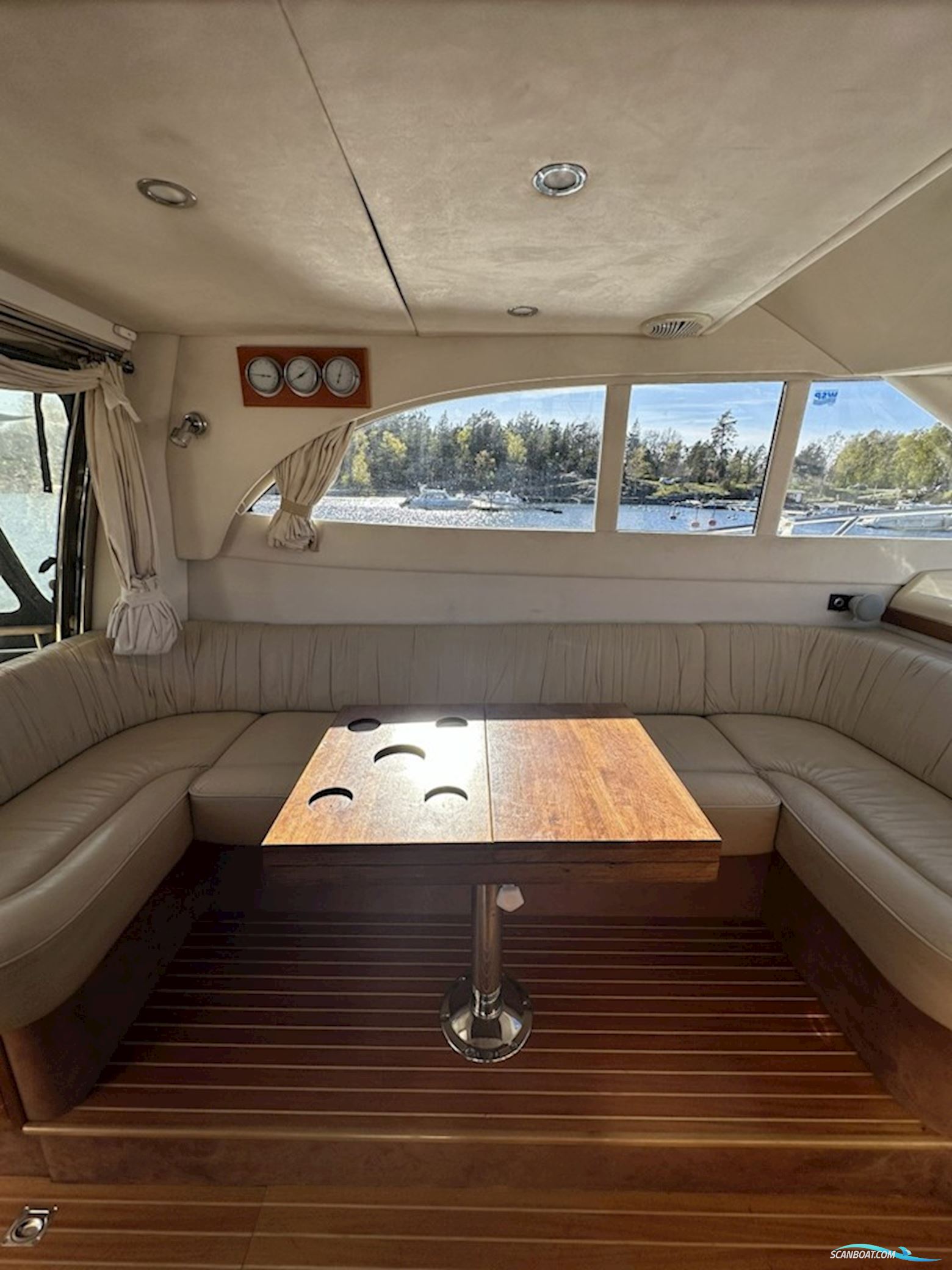 Galeon 330 Fly