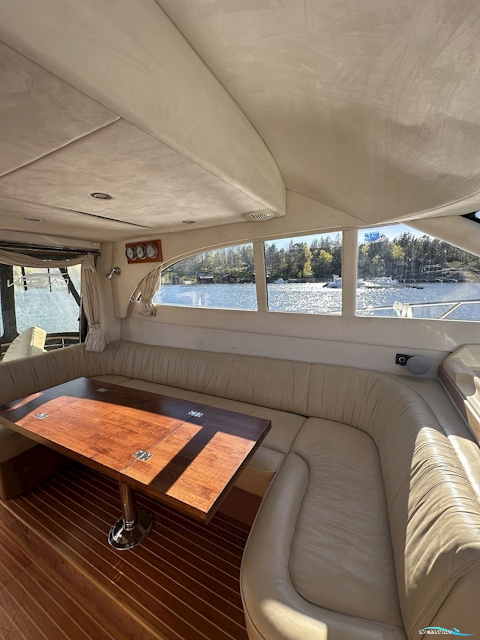 Galeon 330 Fly