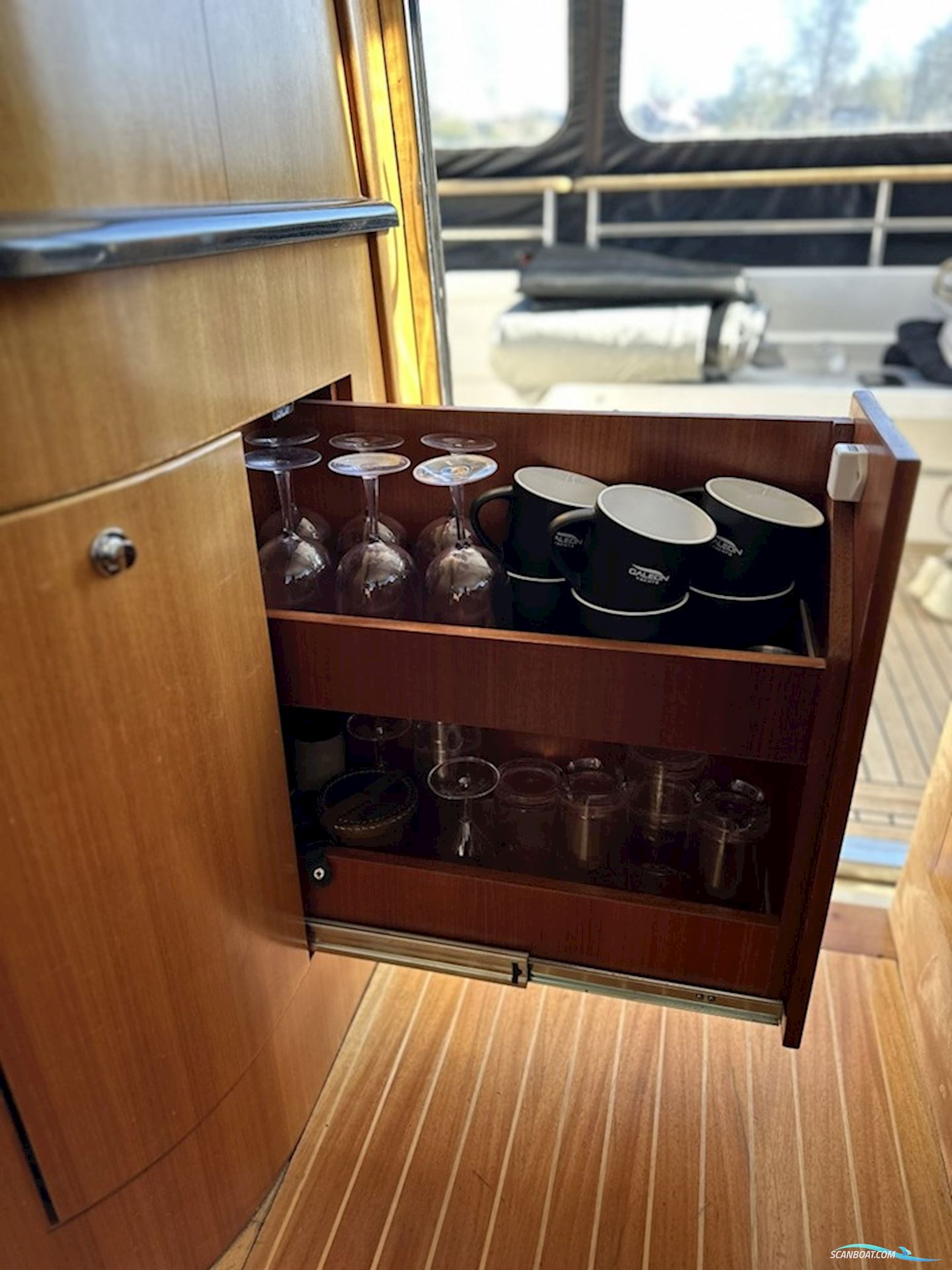 Galeon 330 Fly