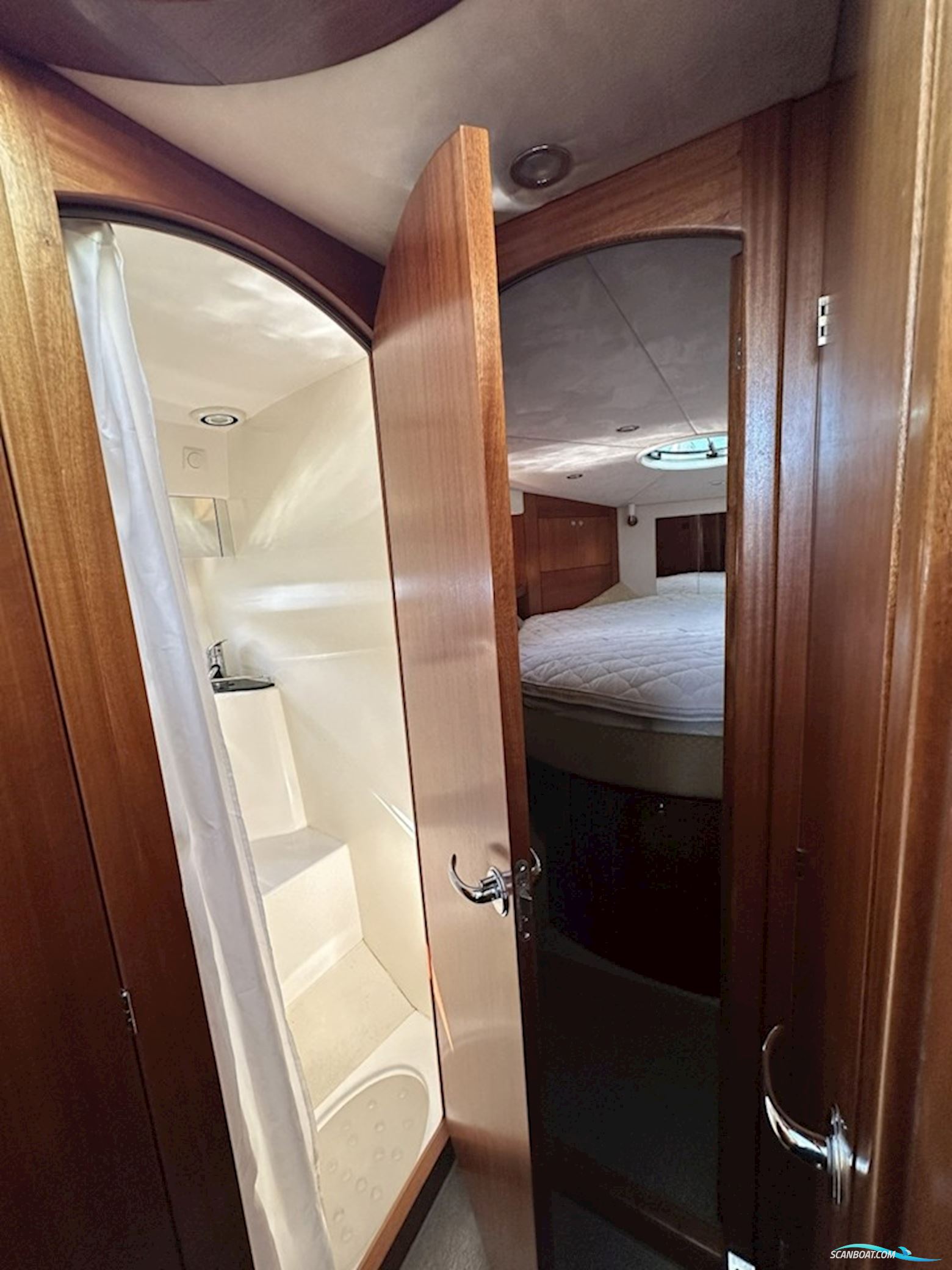 Galeon 330 Fly