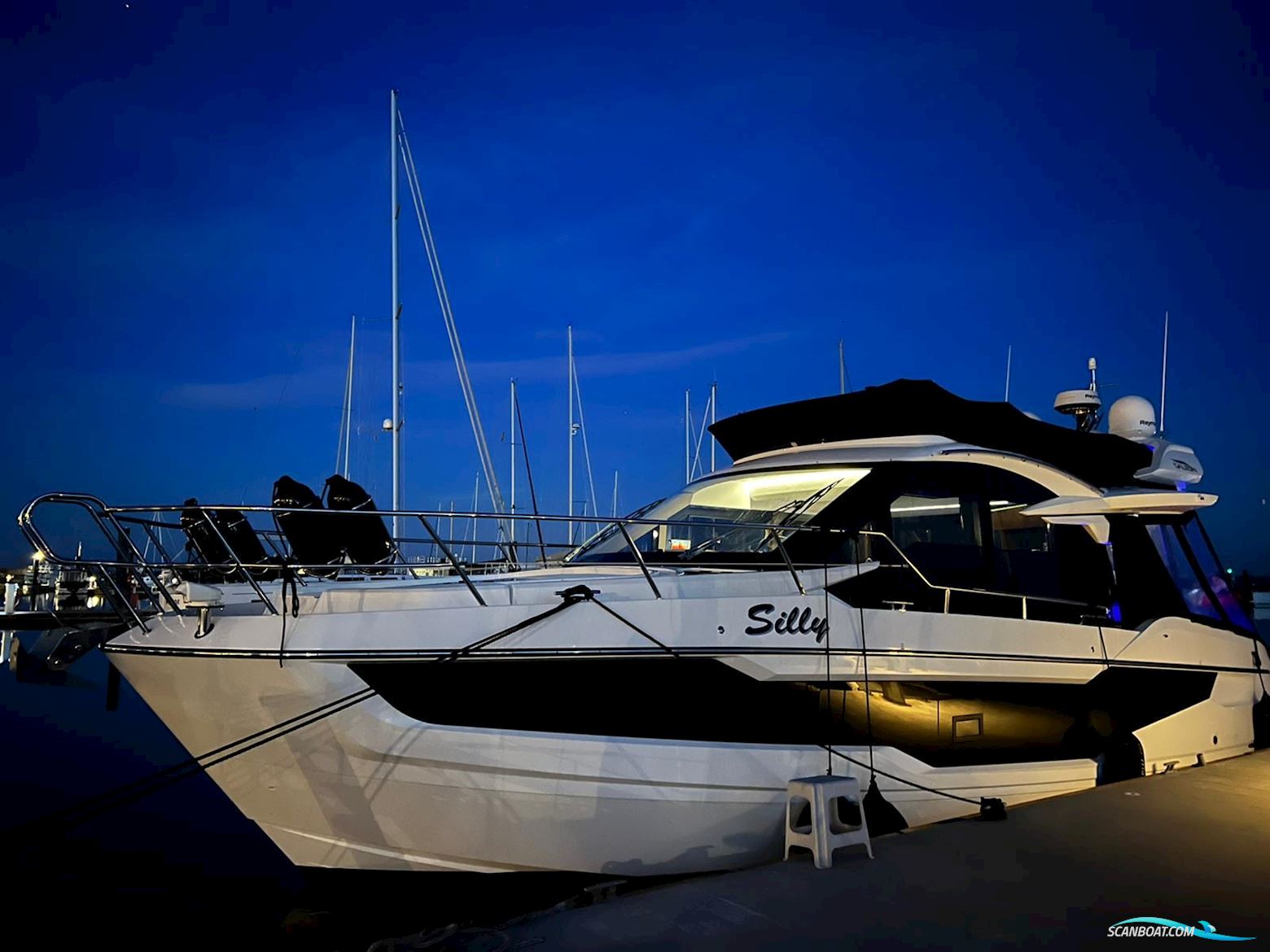 Galeon 400 Fly Motorboat 2020, with Volvo Penta D6-440 EVC engine, Germany