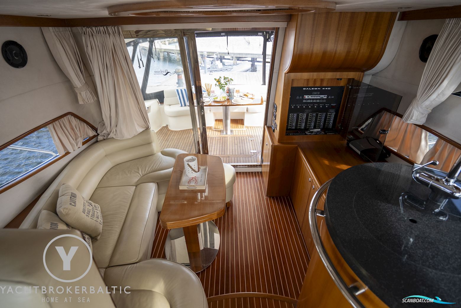 Galeon 440 fly