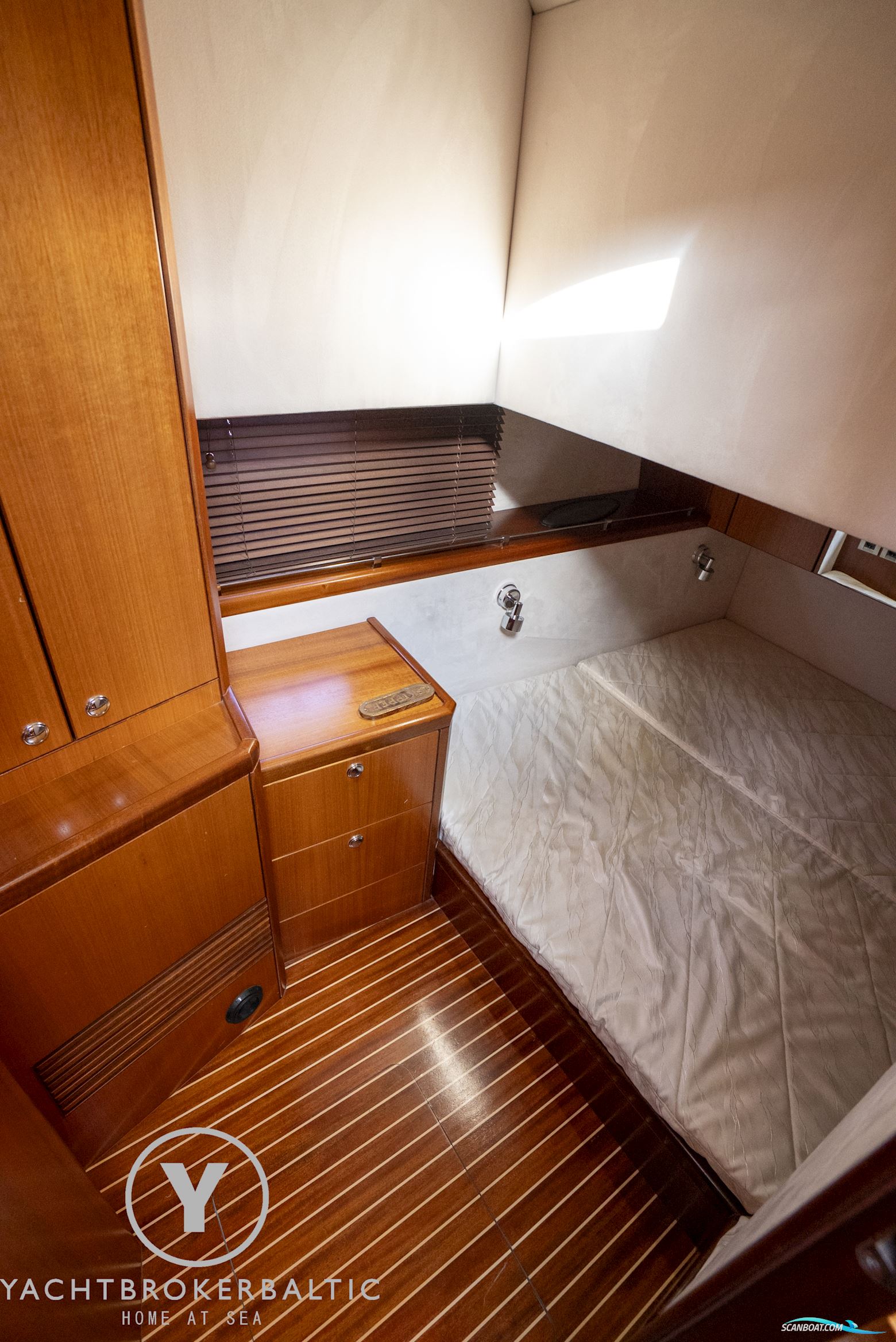 Galeon 440 fly