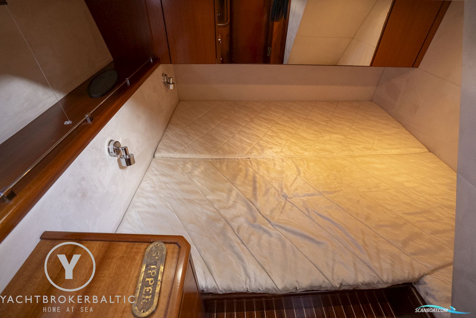 Galeon 440 fly