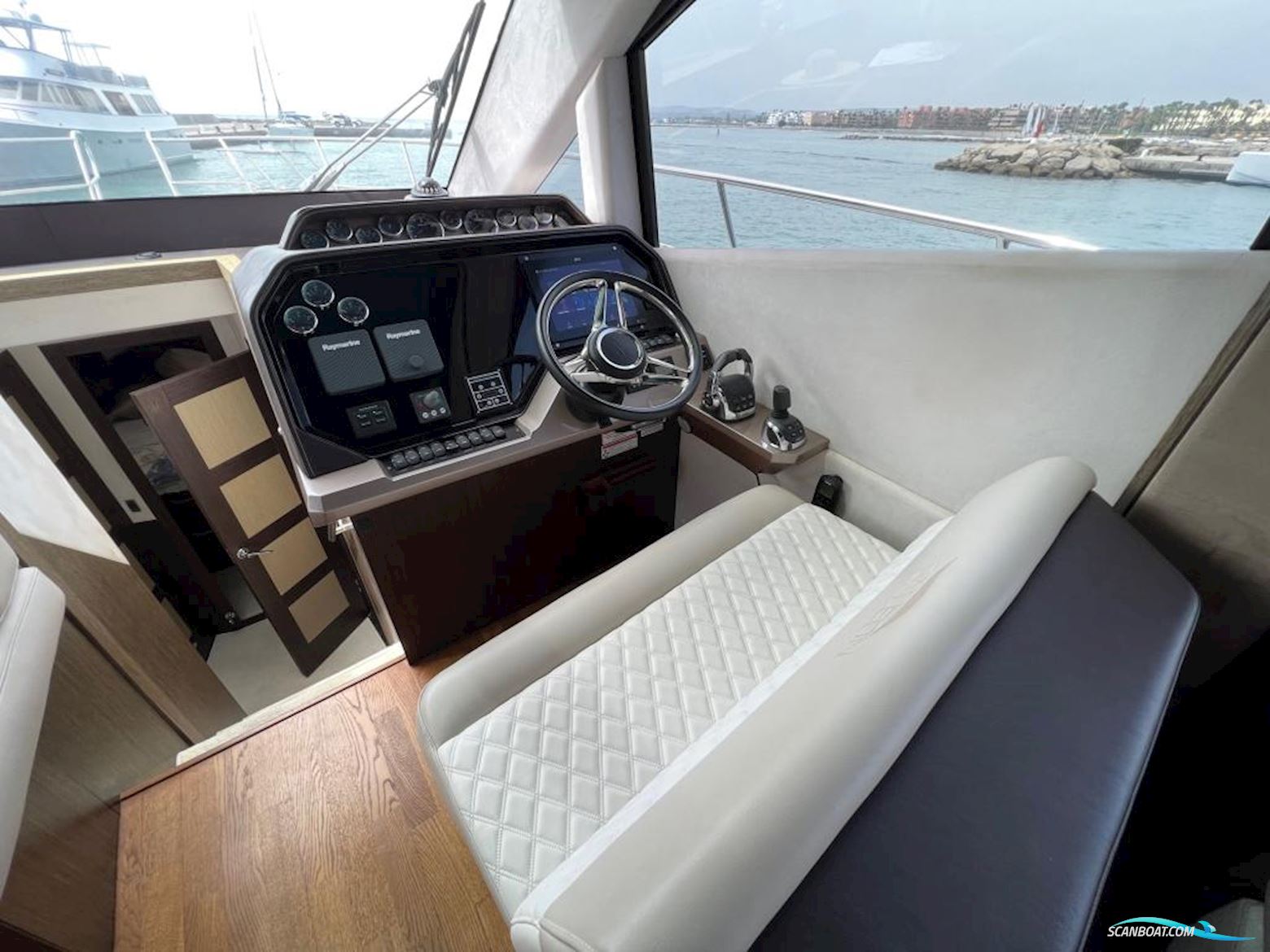 Galeon 510 Skydeck