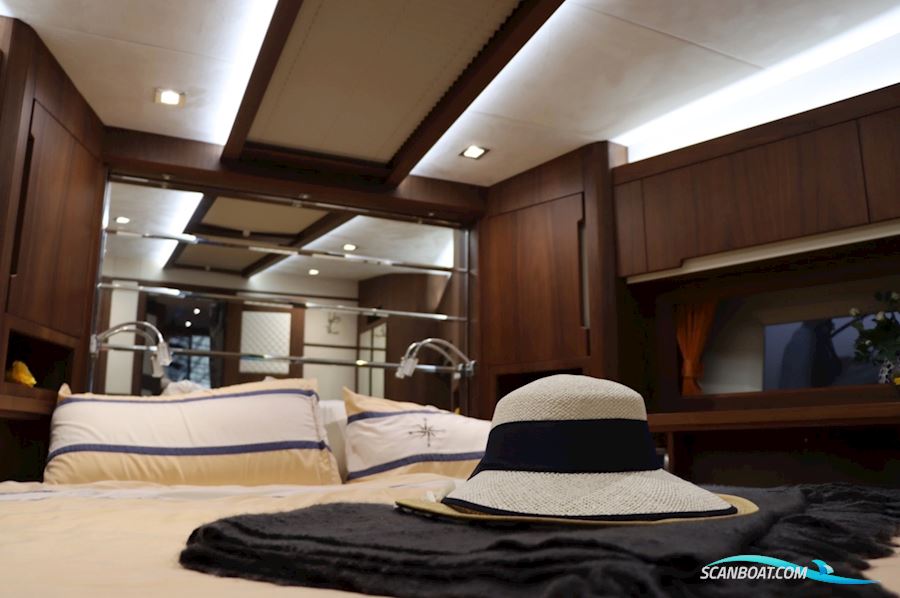 Galeon 560 Skydeck