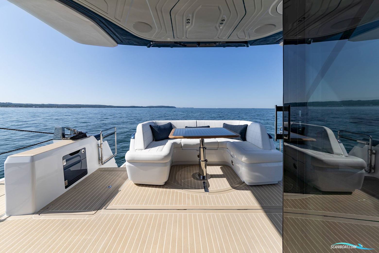 Galeon 570 Sky