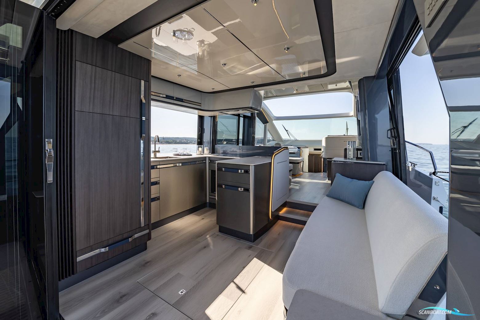 Galeon 570 Sky