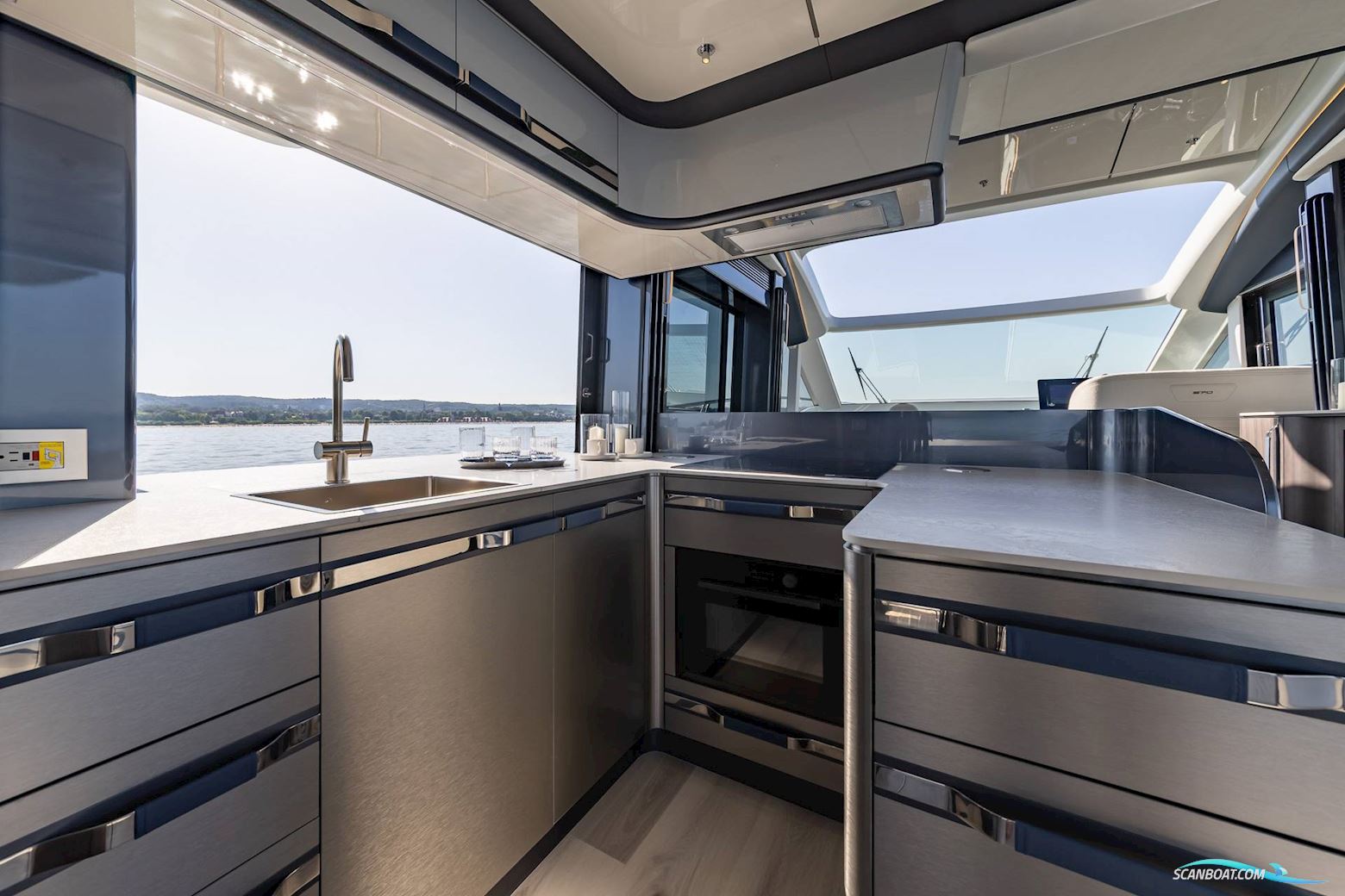 Galeon 570 Sky