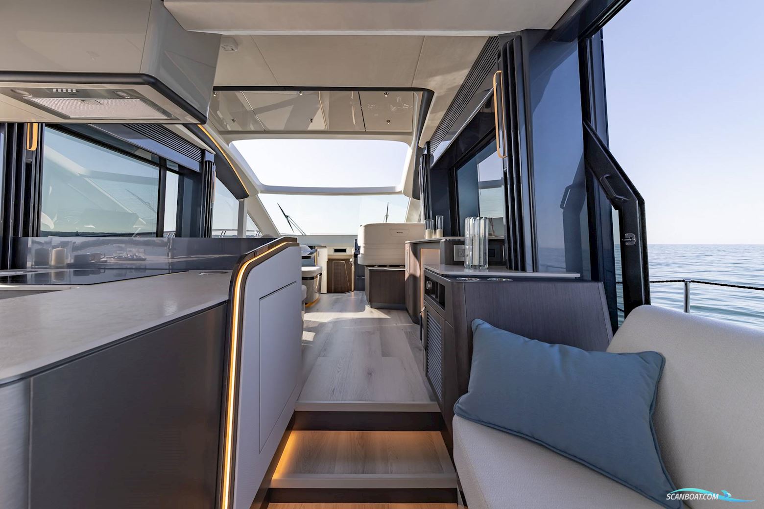 Galeon 570 Sky