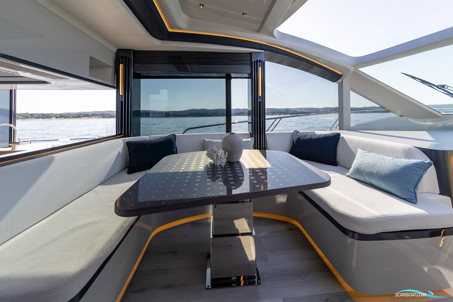 Galeon 570 Sky