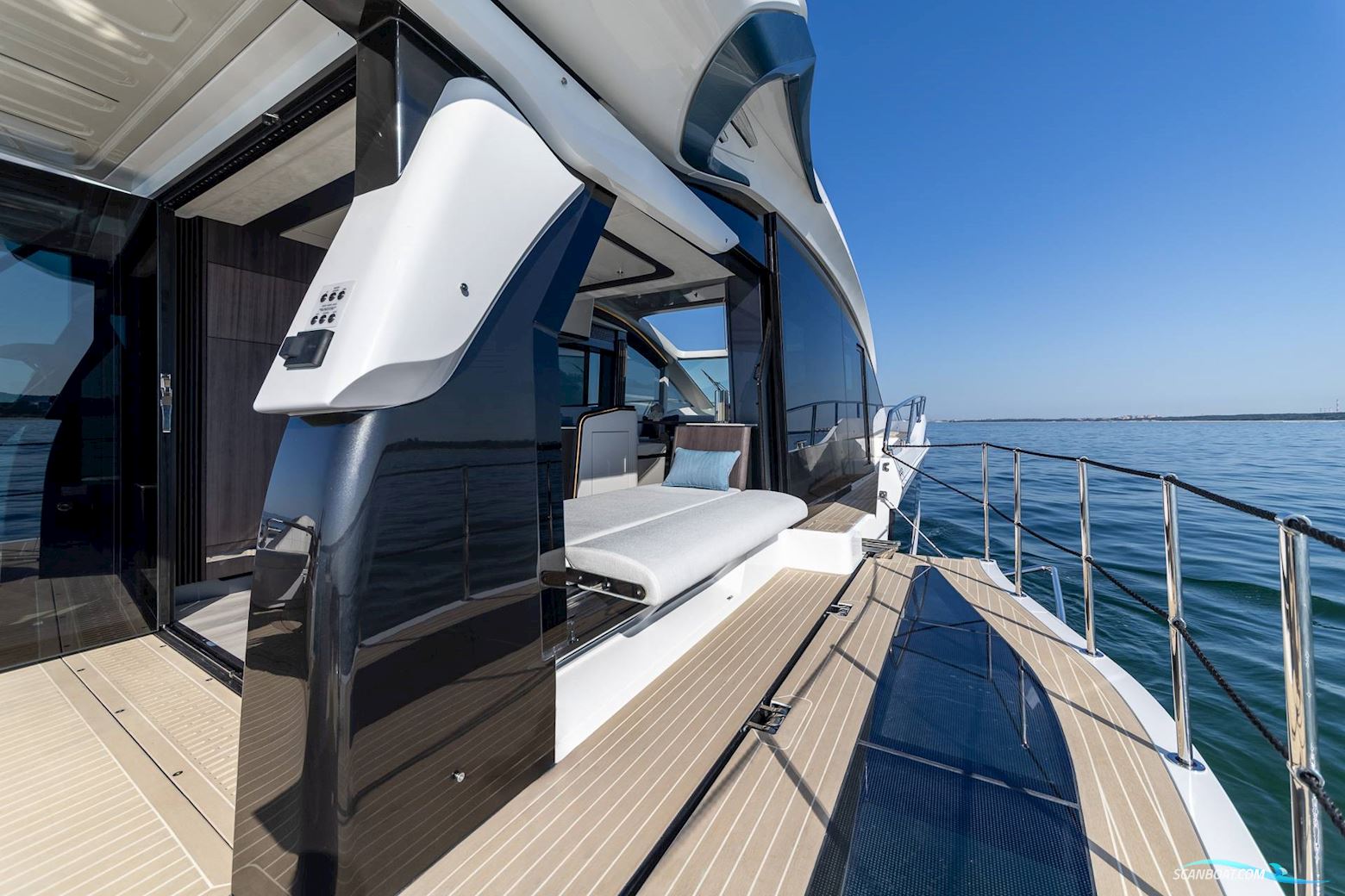 Galeon 570 Sky