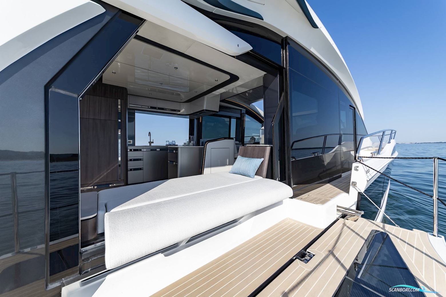 Galeon 570 Sky