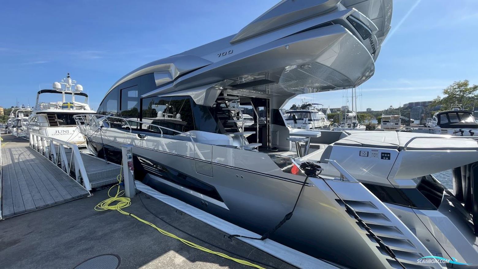 Galeon 700 SKYDECK