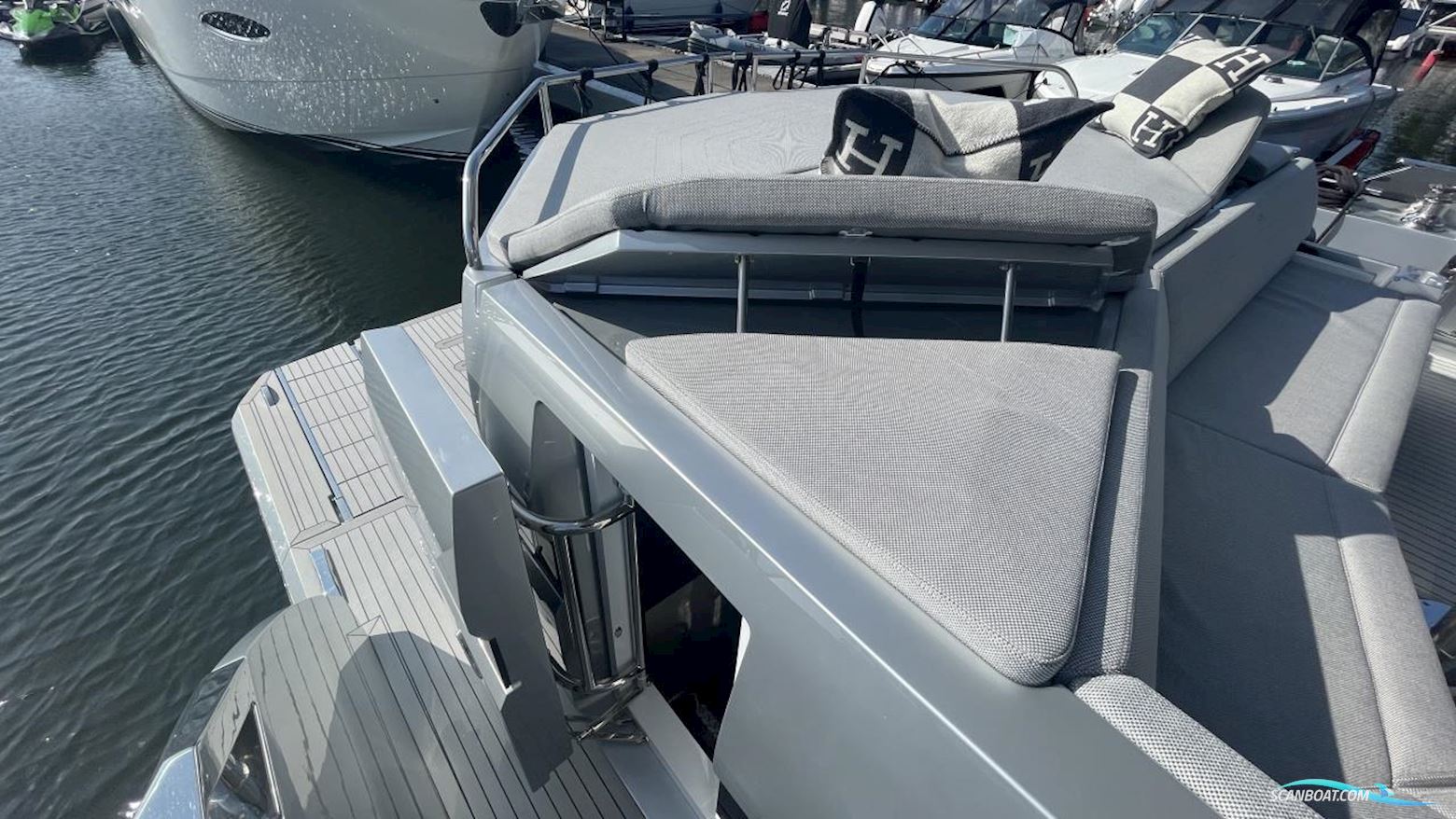 Galeon 700 SKYDECK