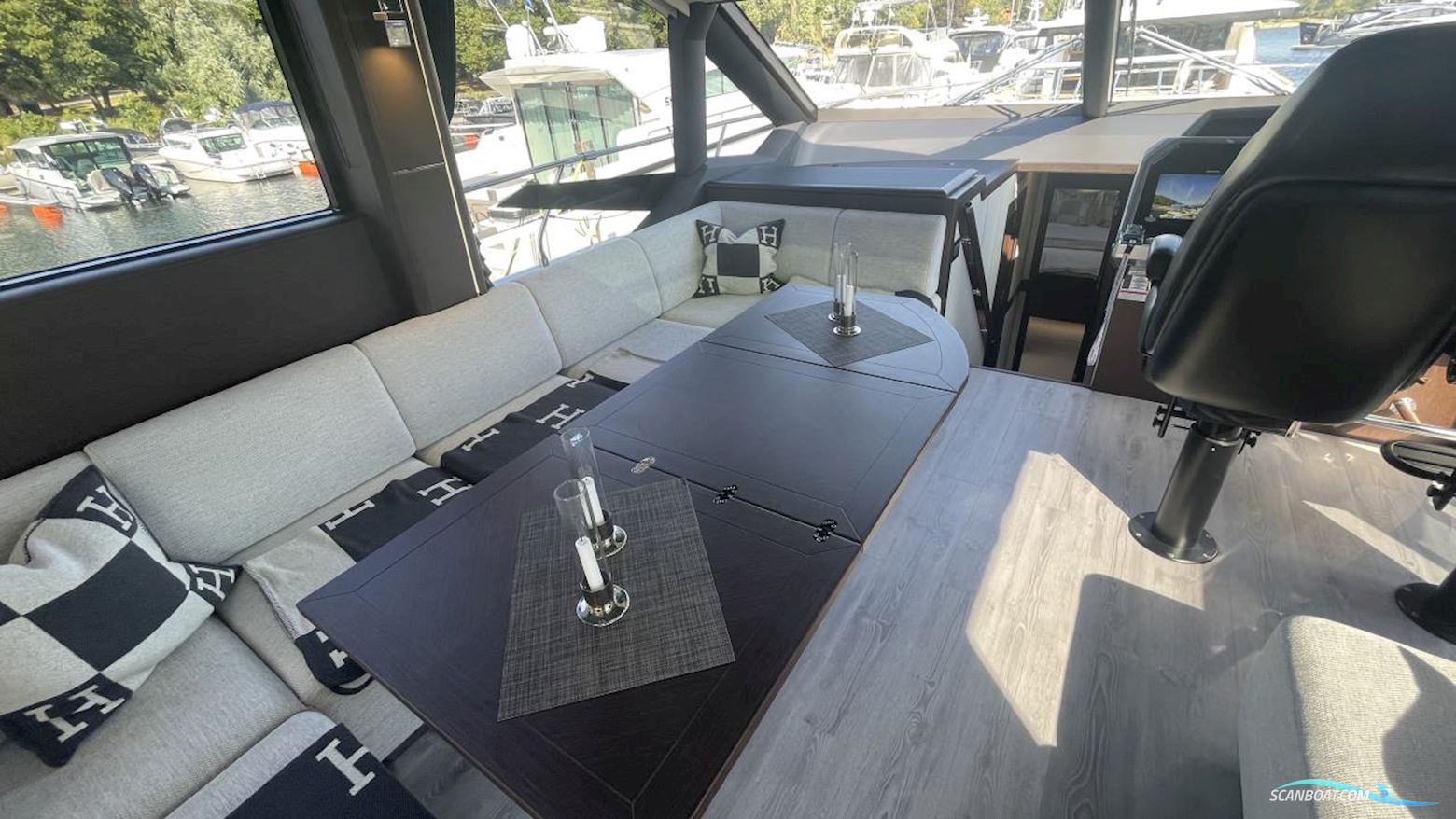 Galeon 700 SKYDECK