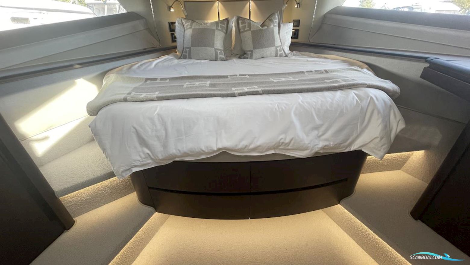 Galeon 700 SKYDECK