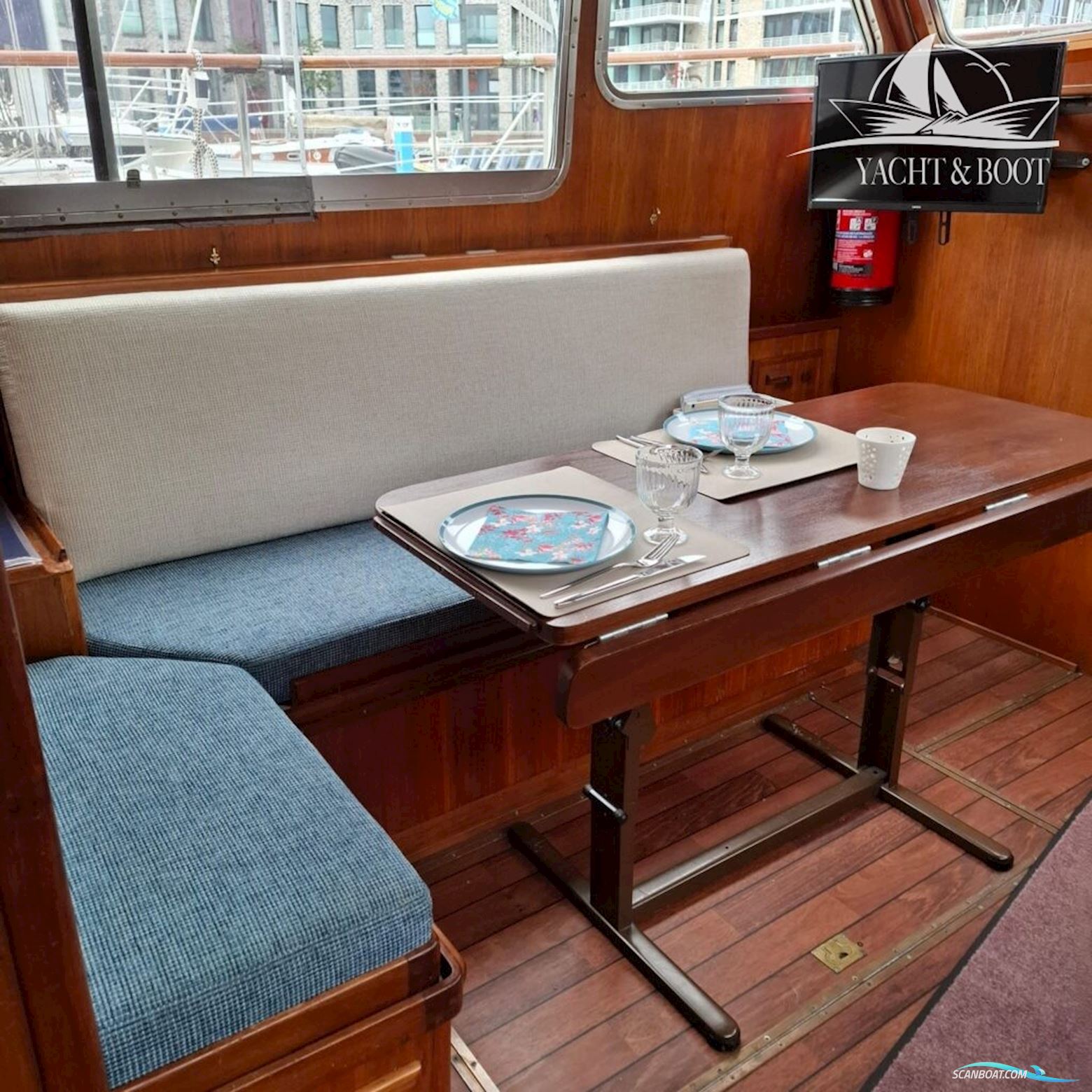 Gladstone Lyall & Co Aquila Queen Trawler 35