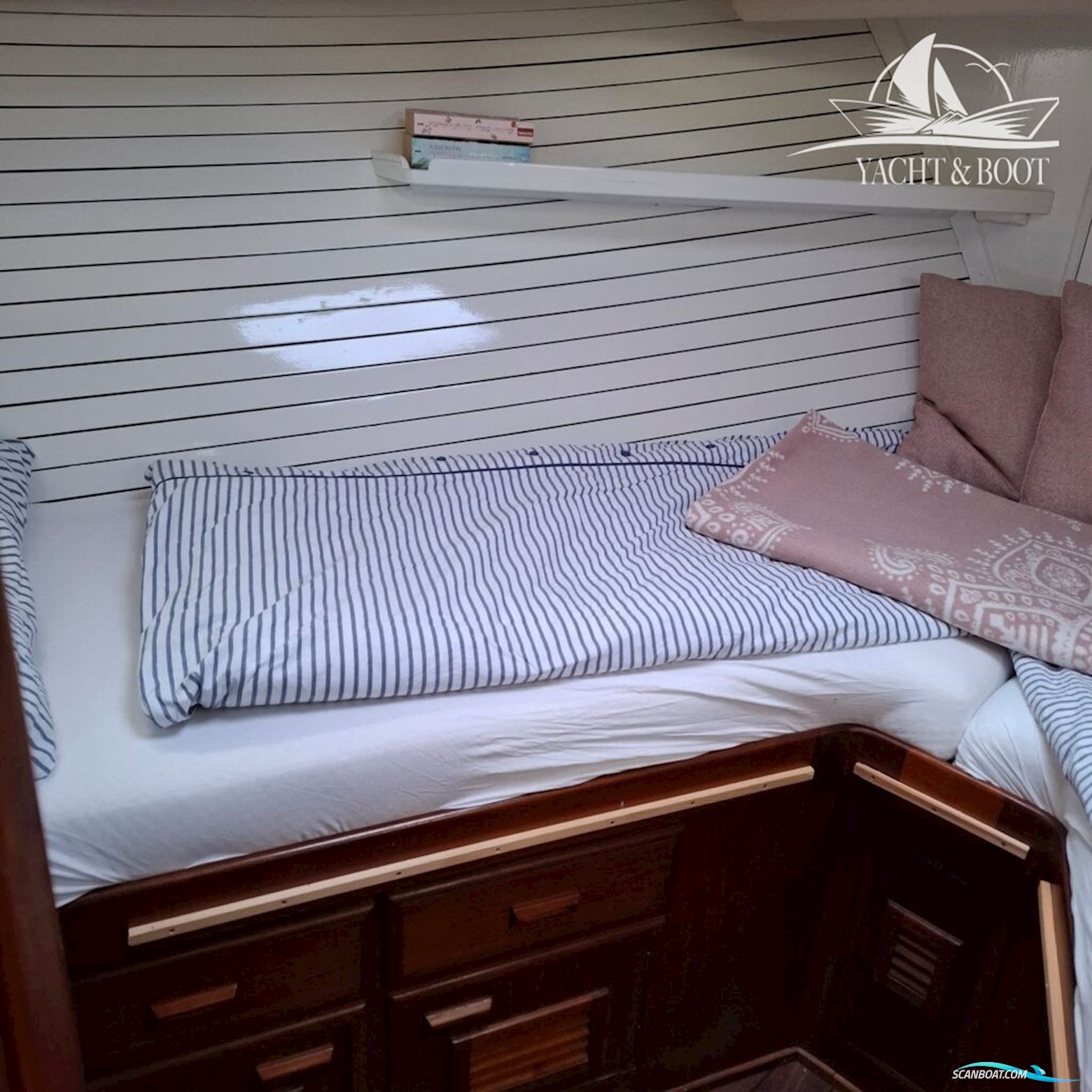 Gladstone Lyall & Co Aquila Queen Trawler 35