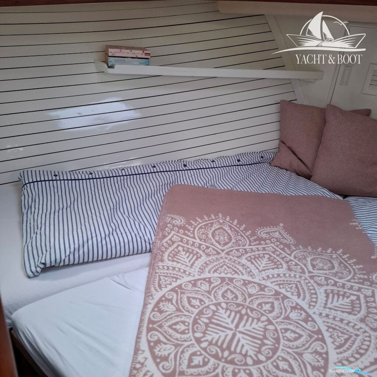 Gladstone Lyall & Co Gladstone Lyall & Co Aquila Queen Trawler 35