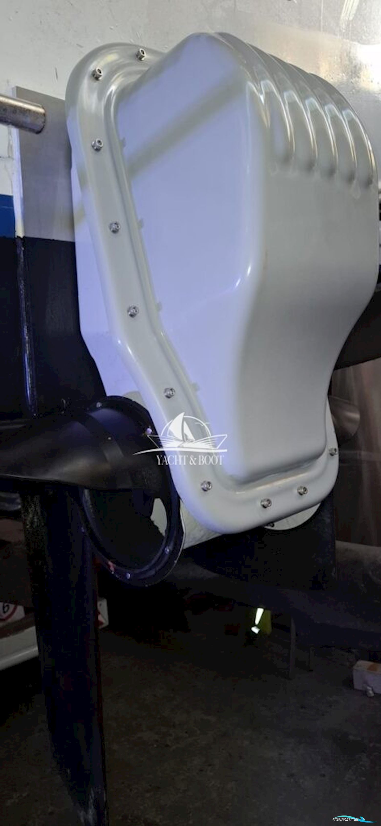 Gladstone Lyall & Co Gladstone Lyall & Co Aquila Queen Trawler 35