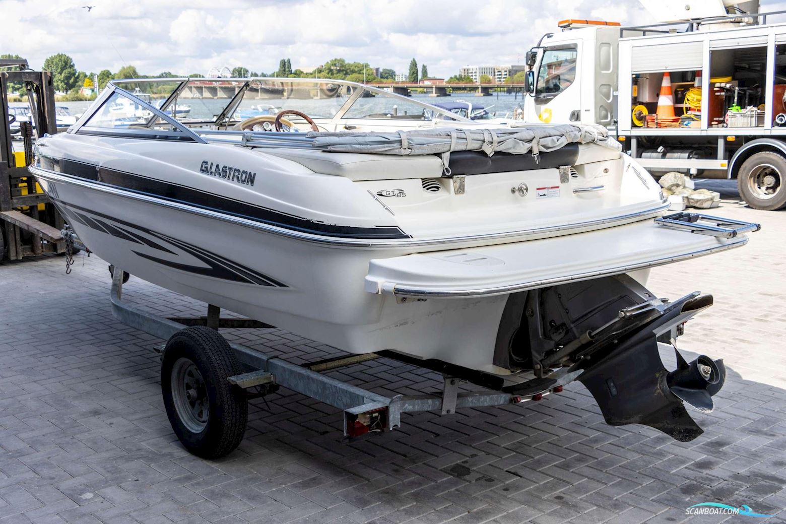 Glastron GT 185