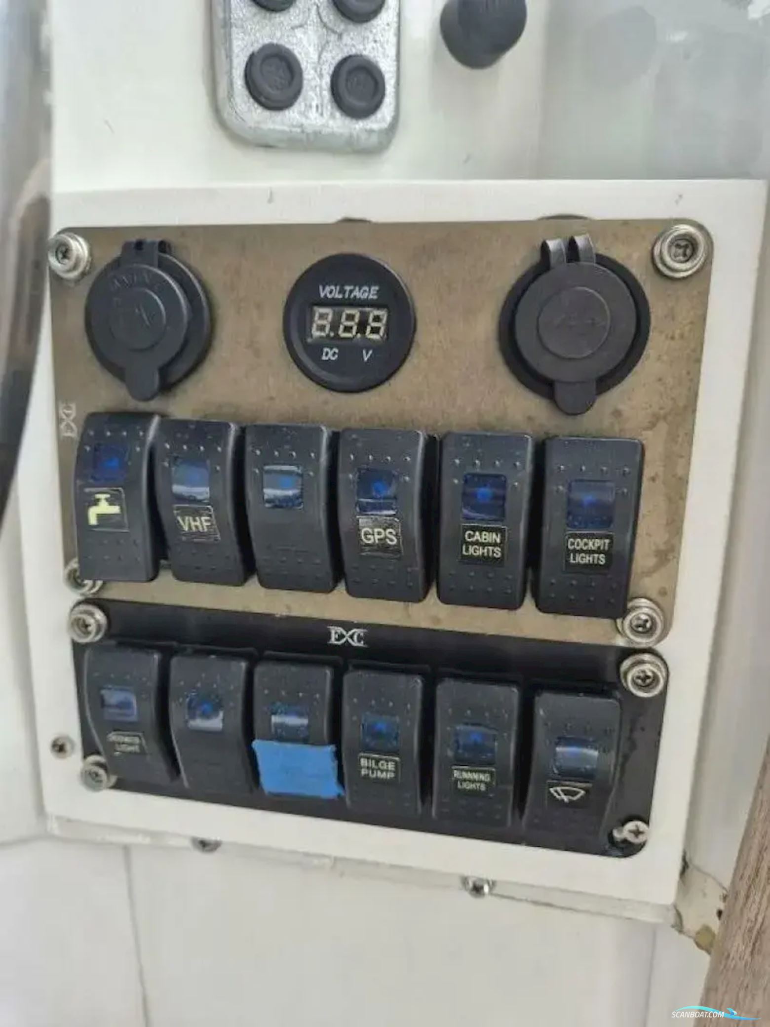 GRADY WHITE Sailfish 25