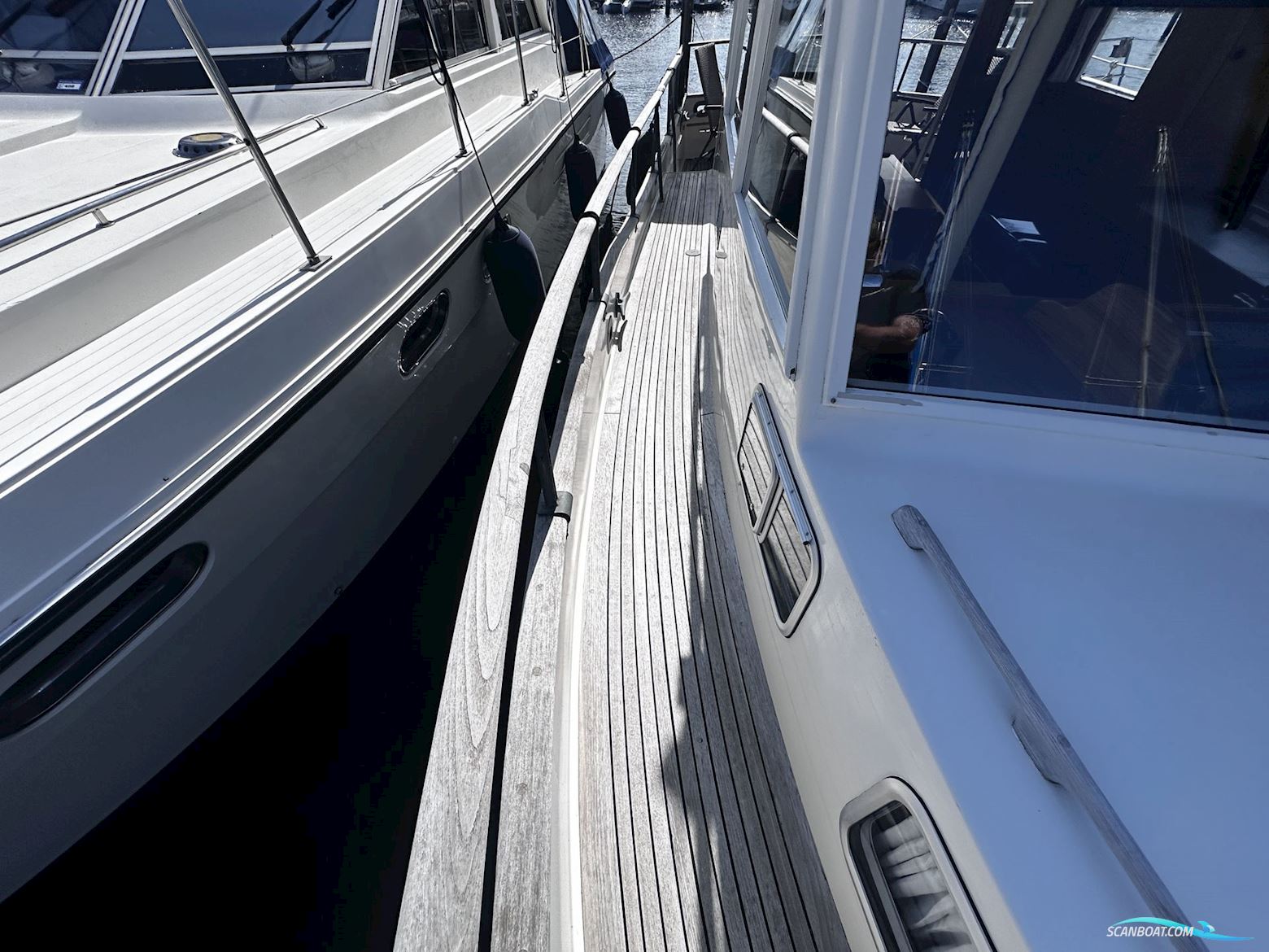 Grand Banks 32