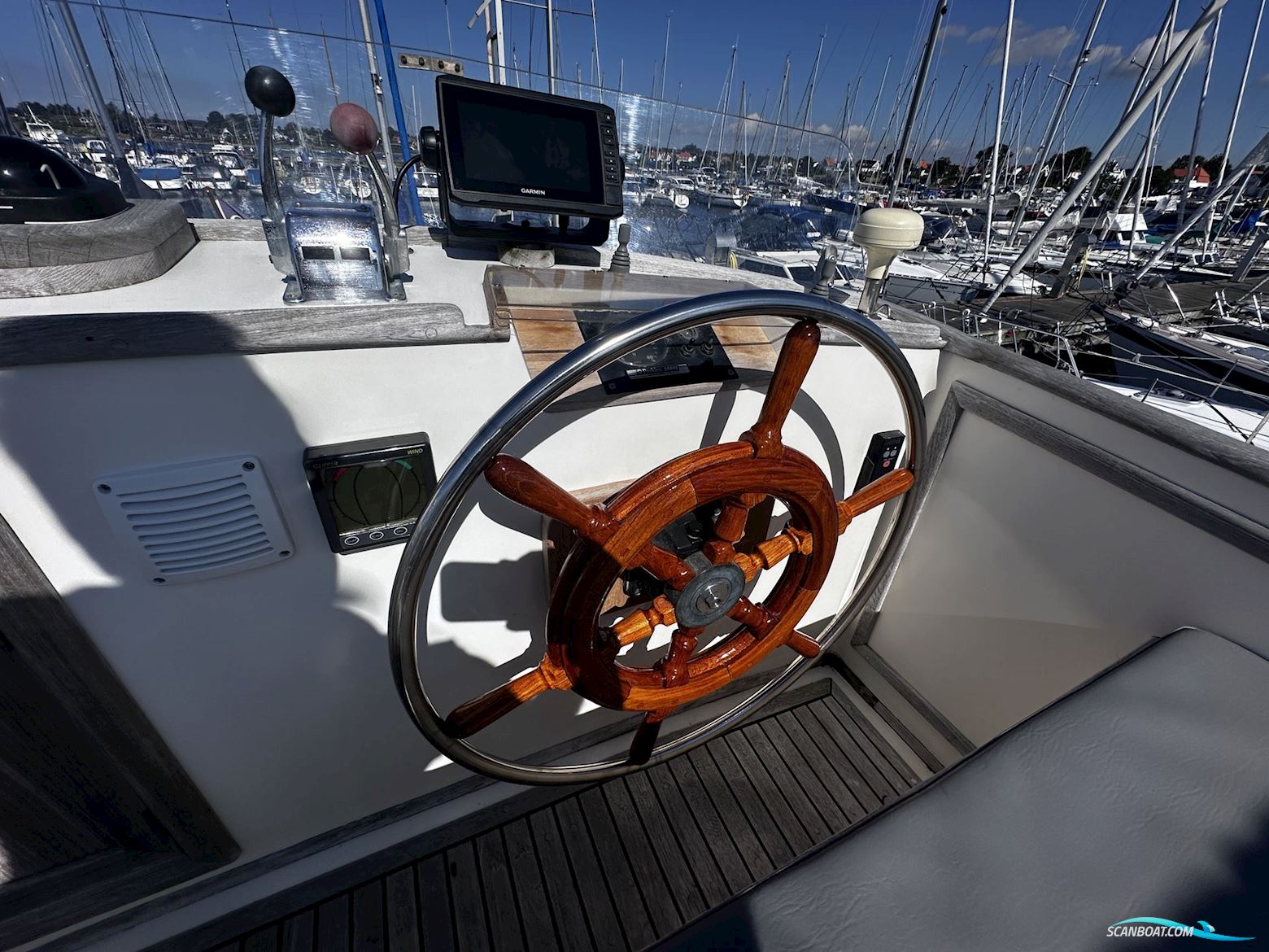 Grand Banks 32