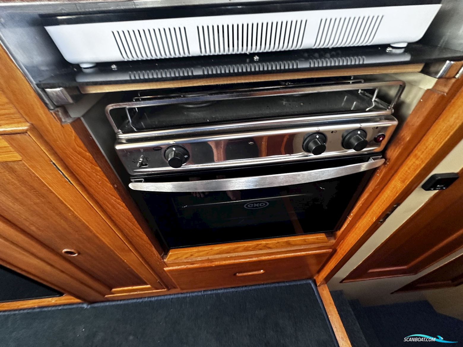 Grand Banks 32