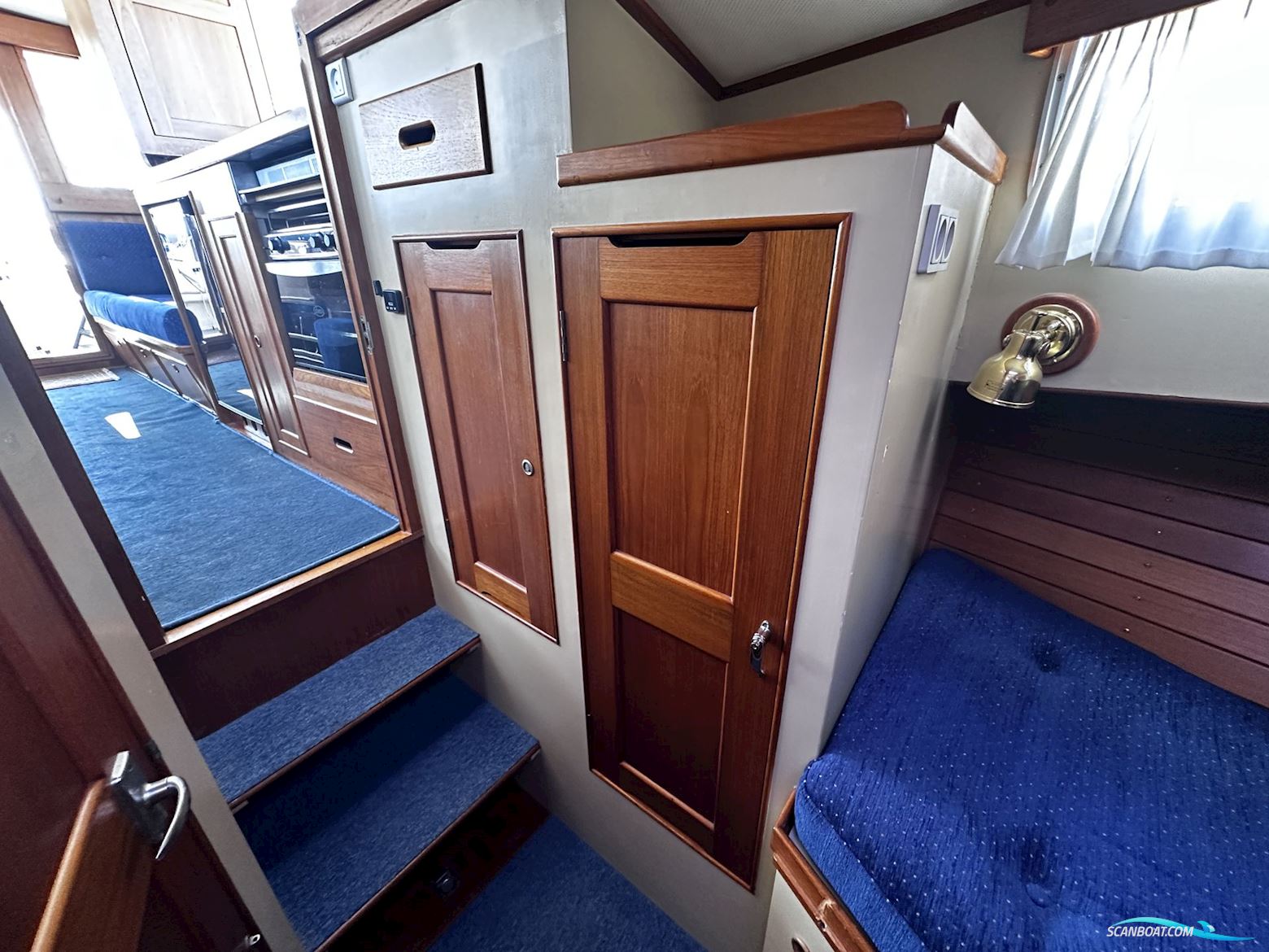 Grand Banks 32