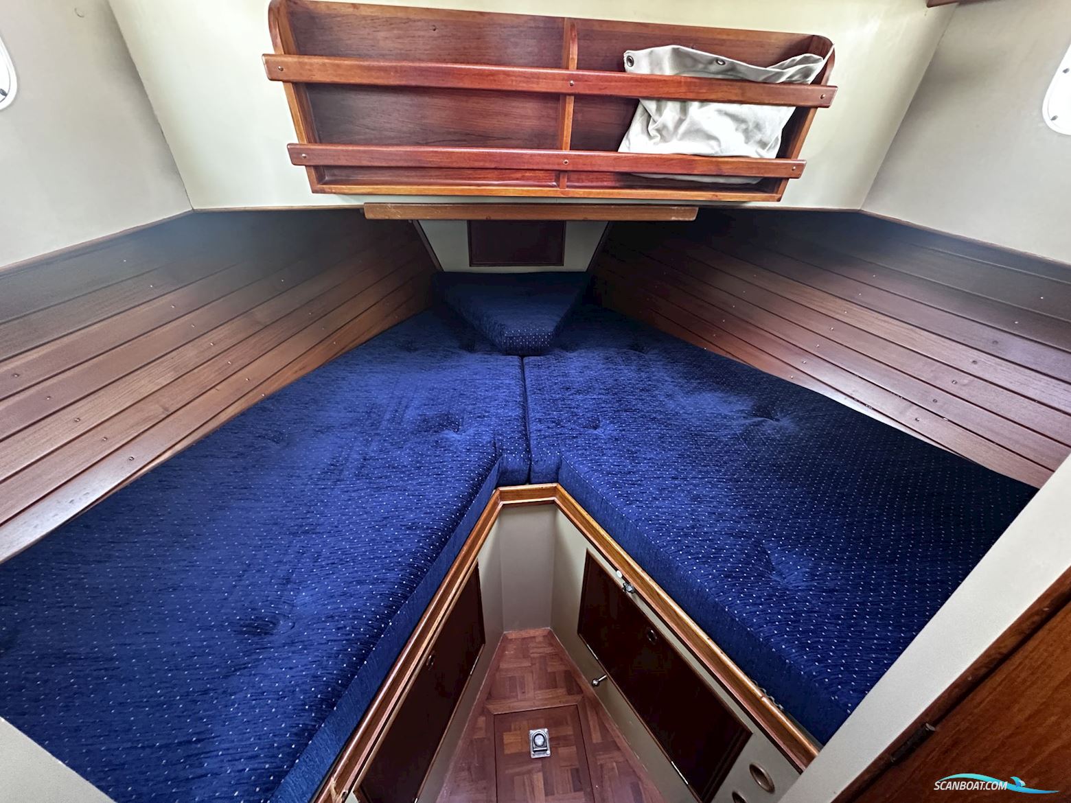 Grand Banks 32