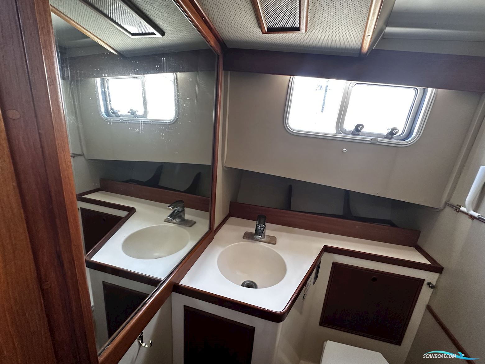 Grand Banks 32