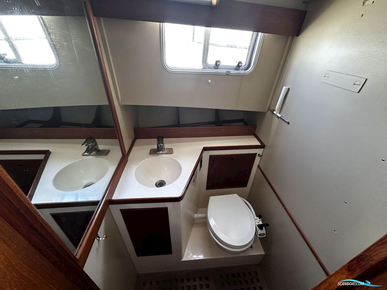 Grand Banks 32